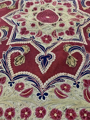 27005801e - ´Rasht-Susani´antik, Persien, 19.Jhd, Seiden/Baumwoll-Metallstickerei, ca. 72 x 60cm, ...
