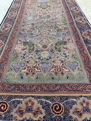 27005806f - Seltene´Rasht-Susani´antik, Persien, 19.Jhd, Seide-Baumwollstickerei, ca. 370 x 110cm, ...
