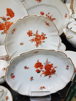 27005863f - Umfangreiches Speise- und Kaffeeservice, DekorRokoko, Nymphenburg, Porzellan, eisenroter ...