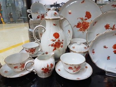 27005863j - Umfangreiches Speise- und Kaffeeservice, DekorRokoko, Nymphenburg, Porzellan, eisenroter ...