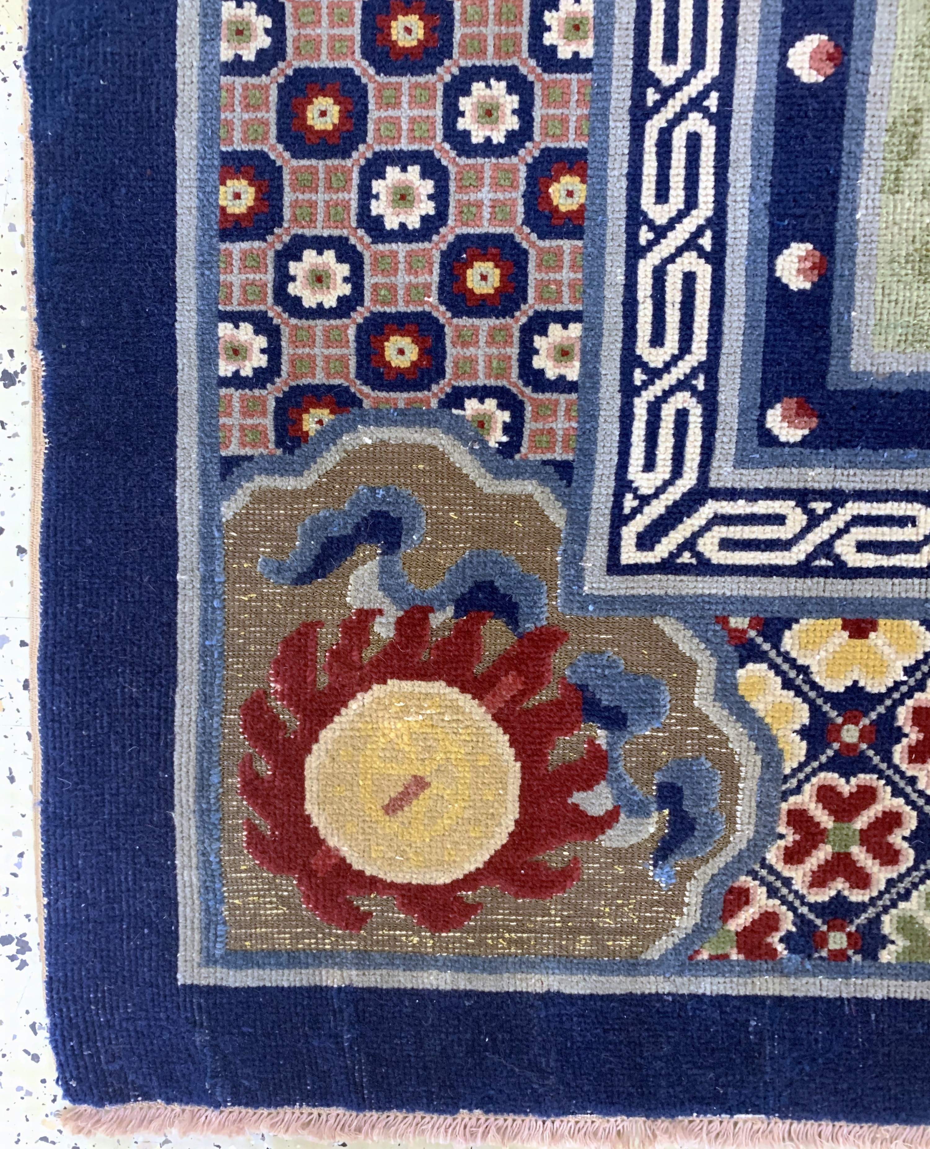 Detail e: Antiker Peking"Metallbrokat", China, 19.Jhd, Wolle auf Baumwolle, ca. 180 x 275 cm, EHZ: 2 (minimal restauriert)