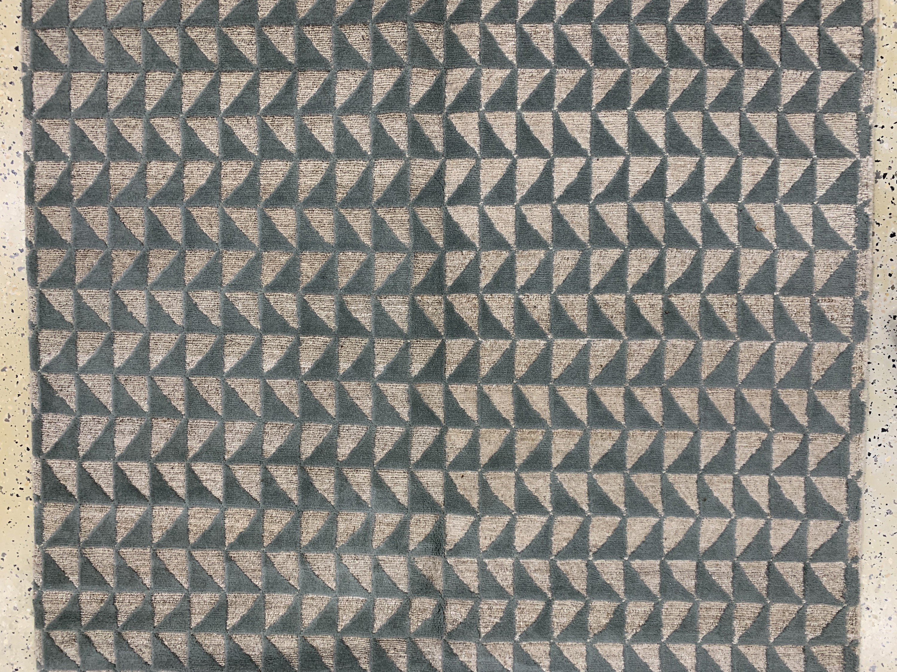 Detail b: Nepal fein"relief", Ende 20.Jhd, Wolle auf Baumwolle, ca. 460 x 145 cm, EHZ: 1-2. Auftragsarbeit.