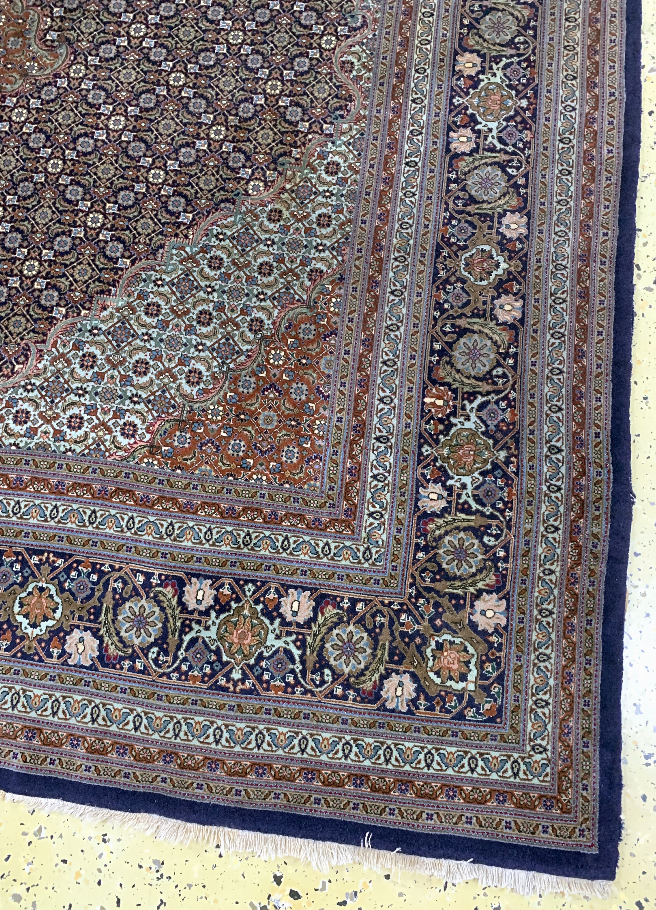 Detail a: Täbriz fein(60 Raj), Persien, Mitte 20.Jhd,Korkwolle mit Seide, ca. 280 x 170 cm, ca. 650.000 Kn/qm, Reinigungsbedürftig, EHZ: 2