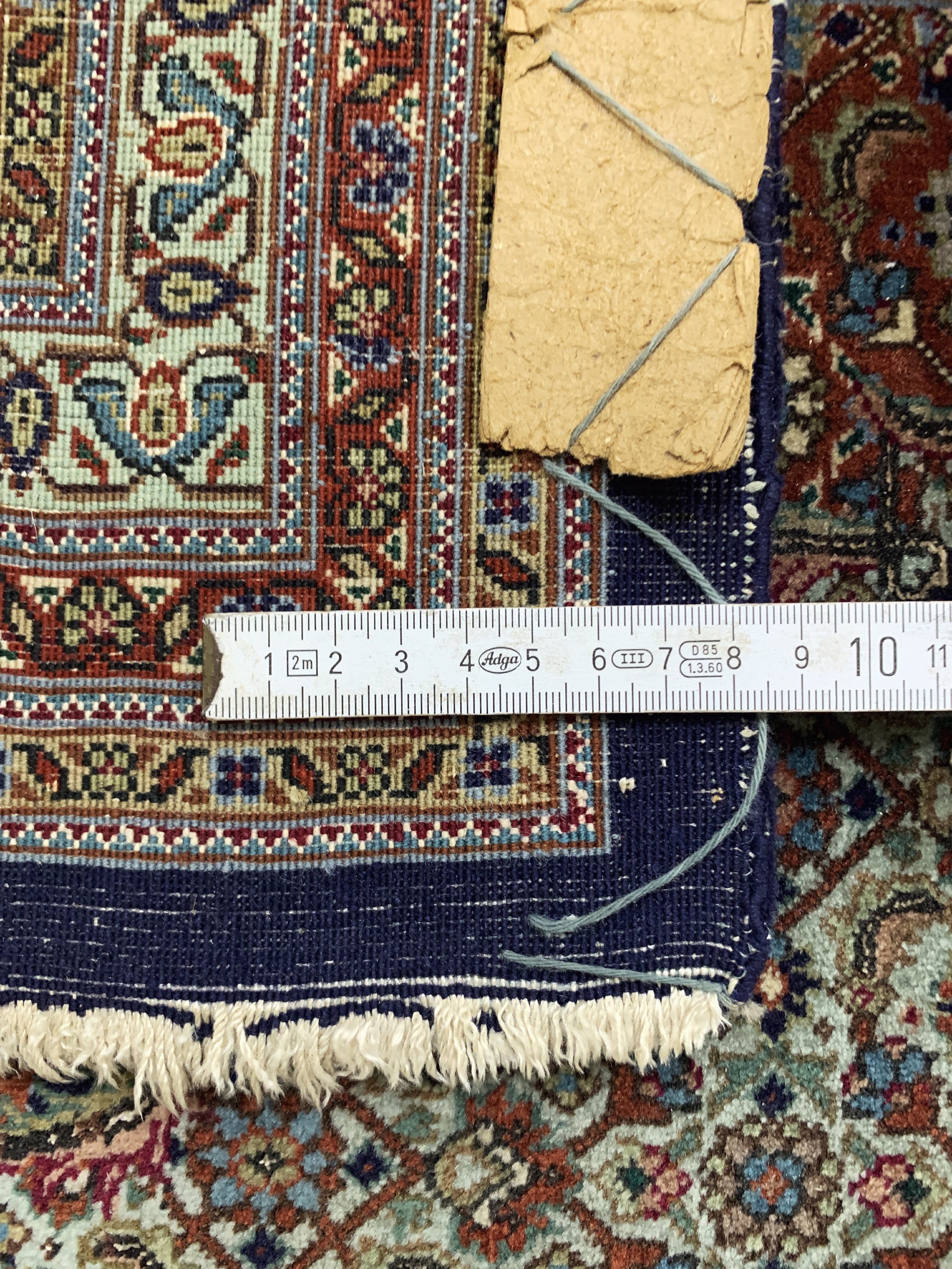 Detail g: Täbriz fein(60 Raj), Persien, Mitte 20.Jhd,Korkwolle mit Seide, ca. 280 x 170 cm, ca. 650.000 Kn/qm, Reinigungsbedürftig, EHZ: 2