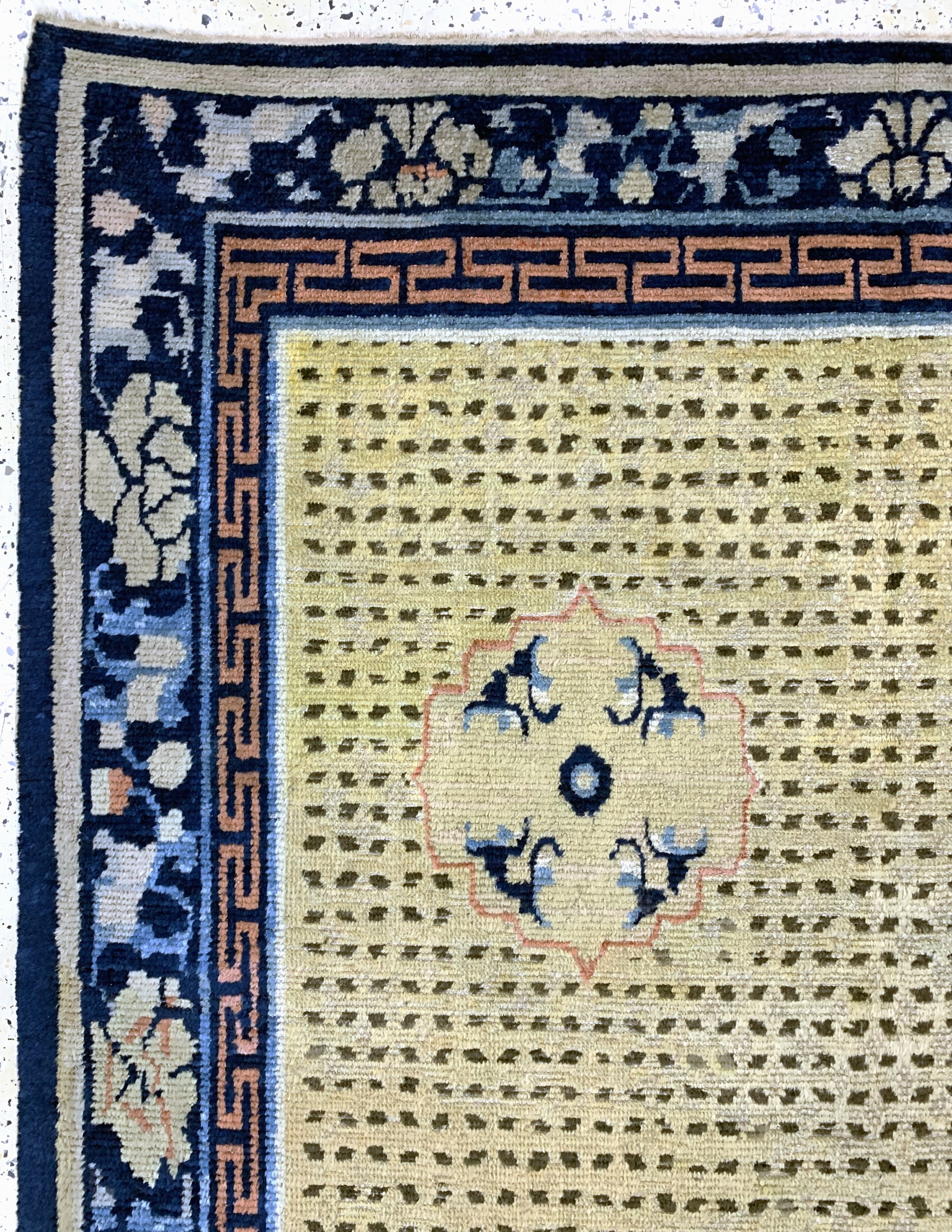 Detail d: Früher Ning-Hsia, China, 18.Jhd, Wolle auf Baumwolle, ca. 409 x 181 cm, EHZ: 2, (kleine Restaurierungen)