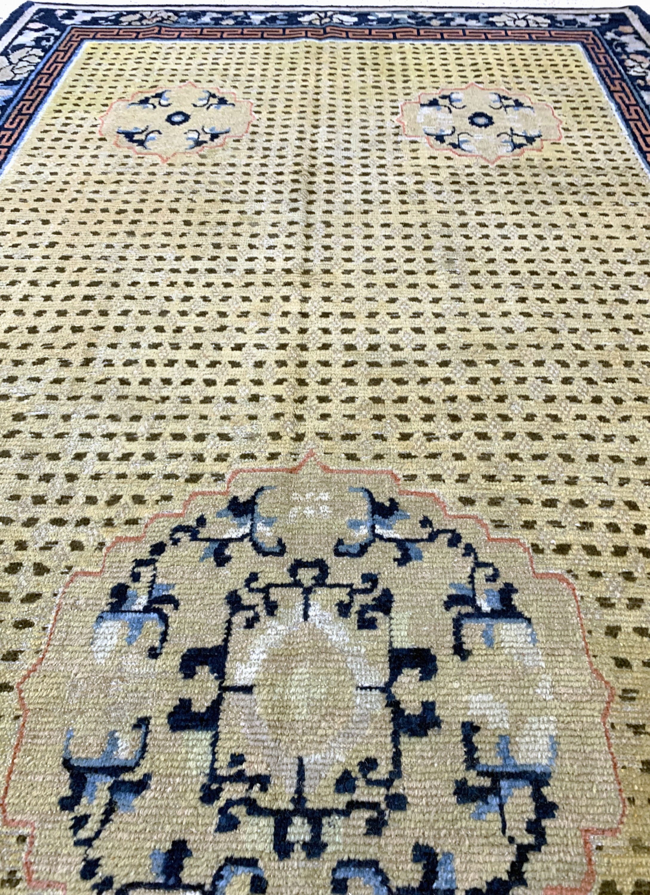 Detail f: Früher Ning-Hsia, China, 18.Jhd, Wolle auf Baumwolle, ca. 409 x 181 cm, EHZ: 2, (kleine Restaurierungen)