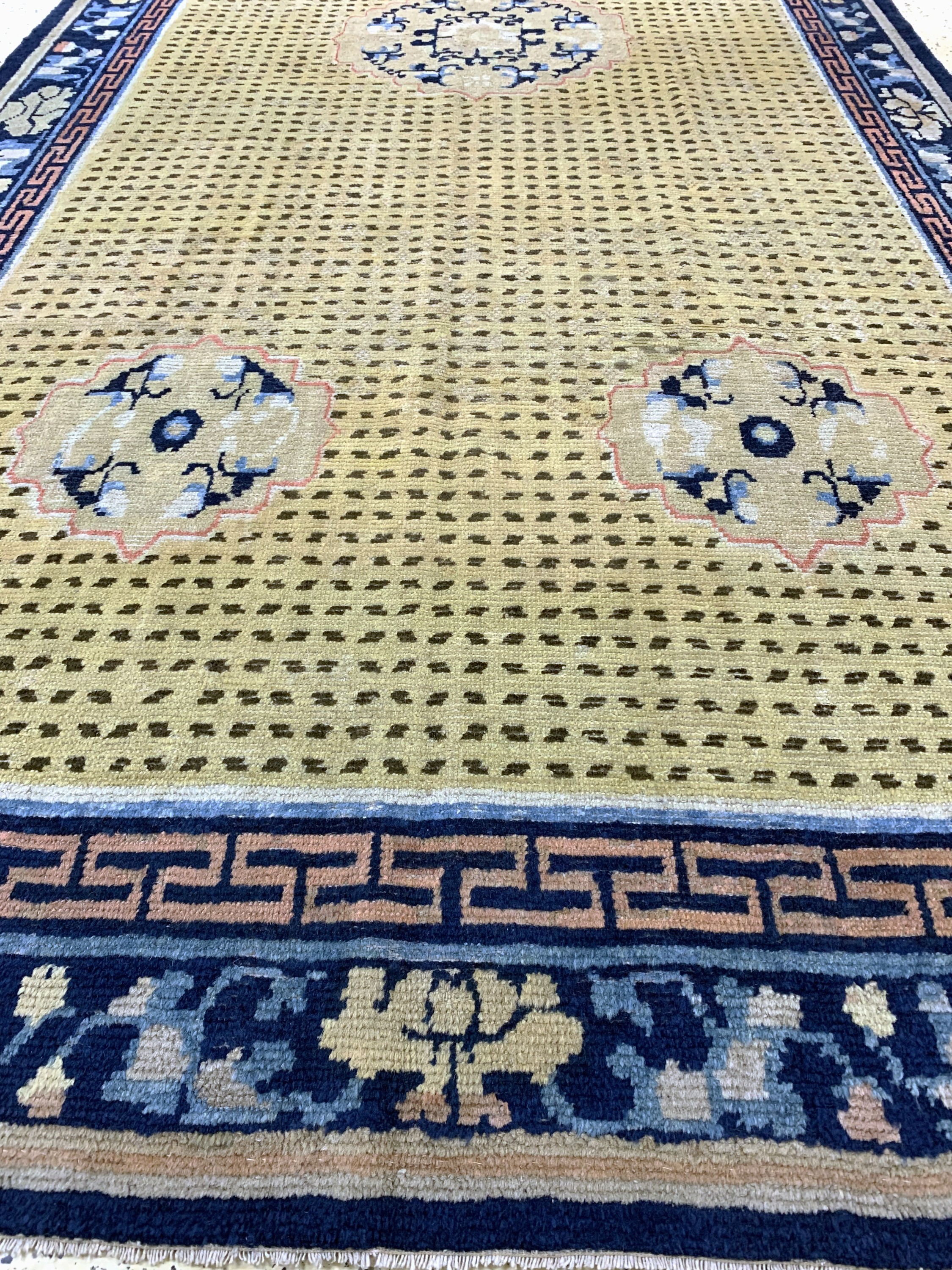 Detail g: Früher Ning-Hsia, China, 18.Jhd, Wolle auf Baumwolle, ca. 409 x 181 cm, EHZ: 2, (kleine Restaurierungen)
