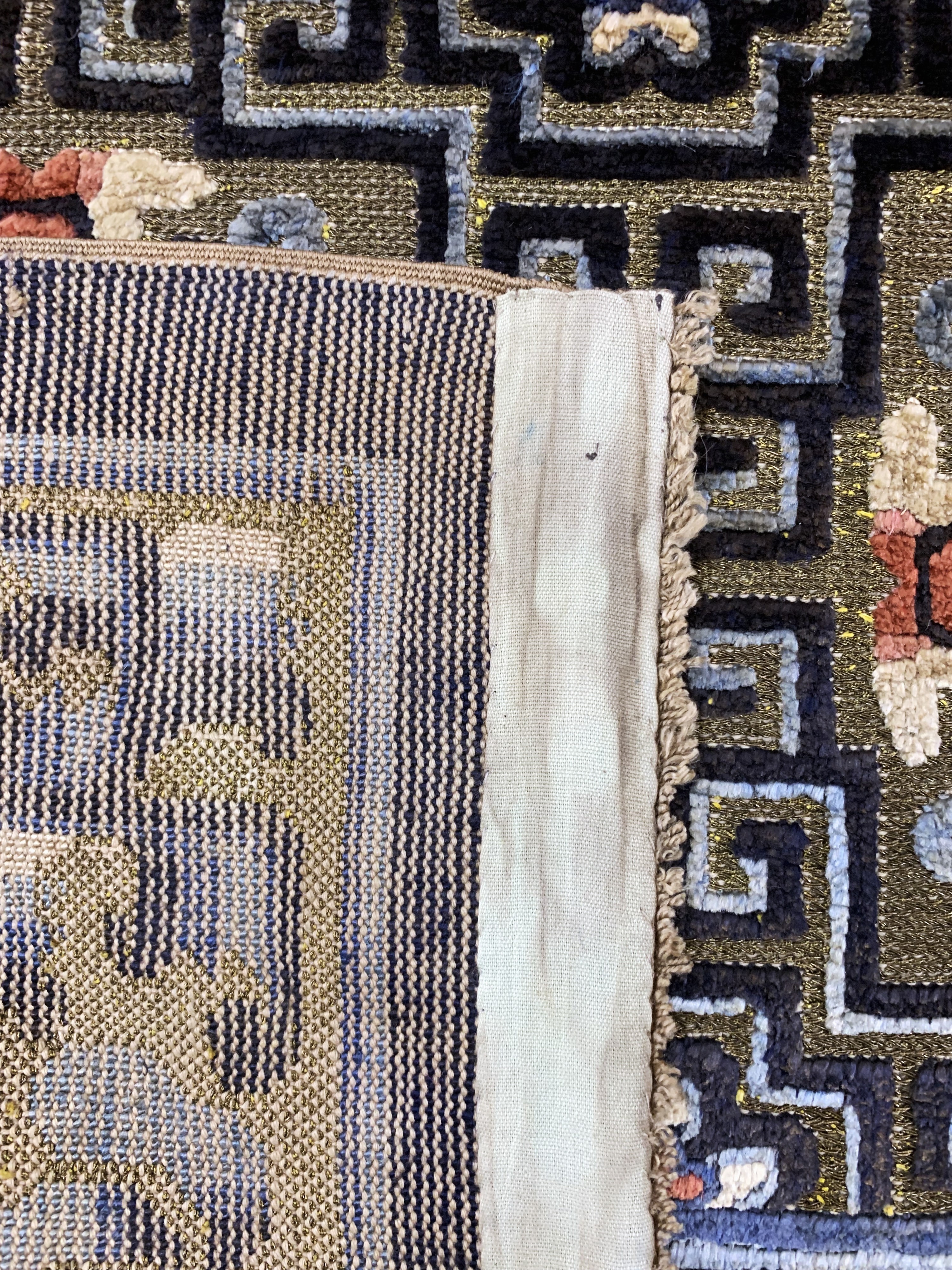 Detail h: Imperialer Seiden Ning-Hsia antik, Westchina , signiert(für den kaiserlischen Gebrauch in Jingren-Palast), 19.Jhd, Naturseide mit Metallbrokat, ca. ...