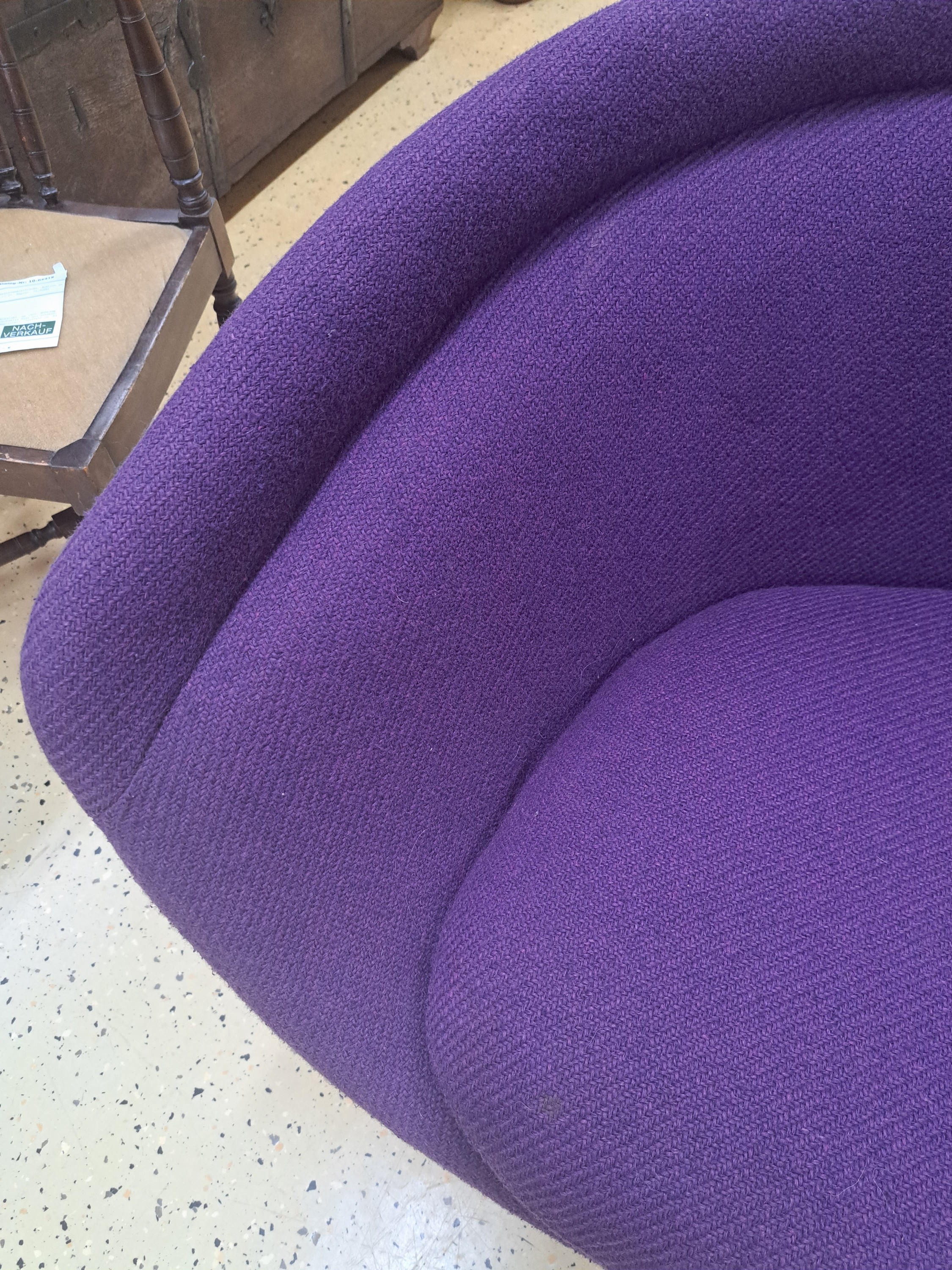 Detail b: Paar Armlehnstühle, Entw. Warren Platner (1919-2006), Ausführung wohl Knoll International, nach 1966, vernickelte Stahlrohr-Konstruktion, ...