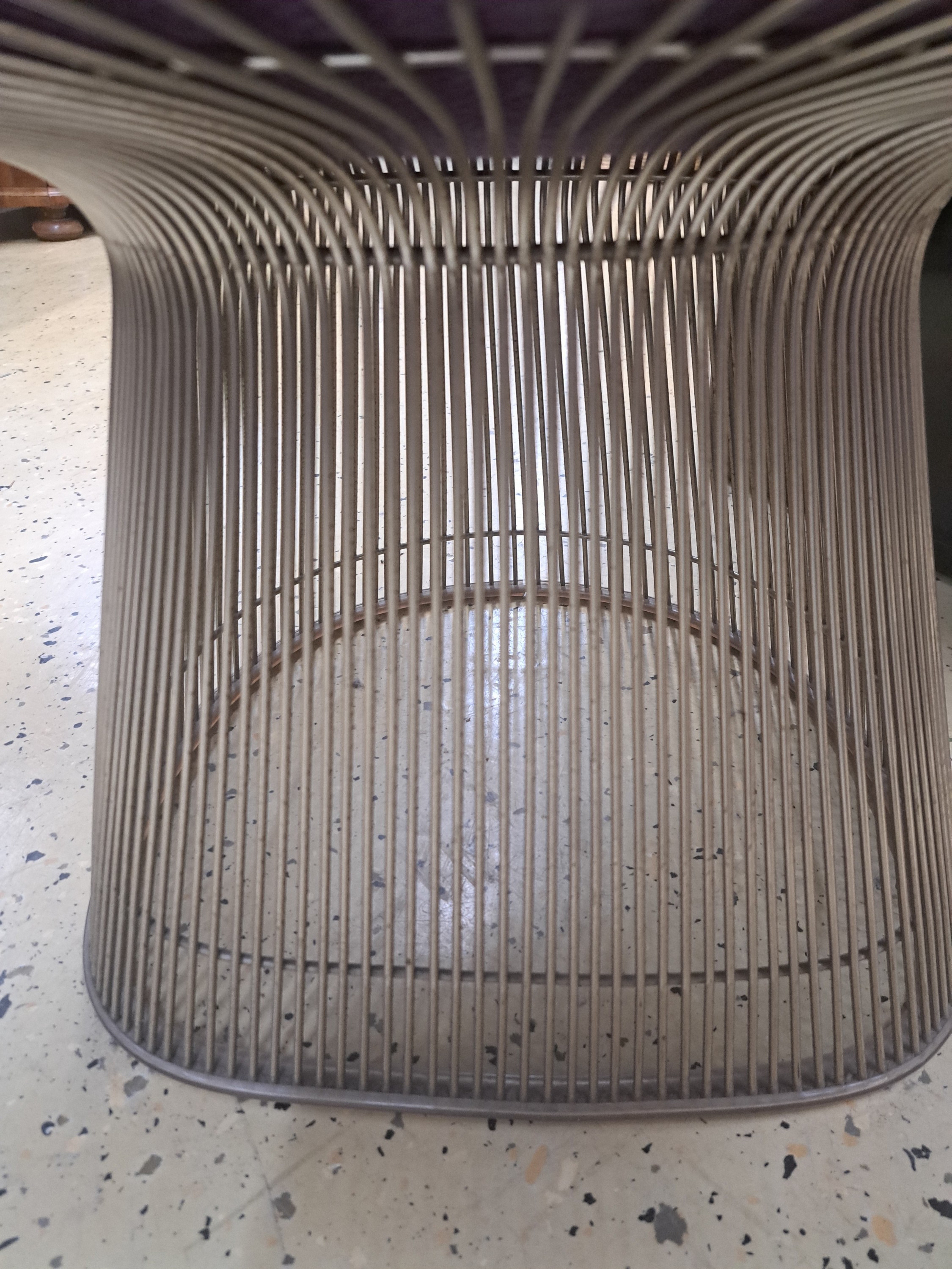 Detail g: Paar Armlehnstühle, Entw. Warren Platner (1919-2006), Ausführung wohl Knoll International, nach 1966, vernickelte Stahlrohr-Konstruktion, ...