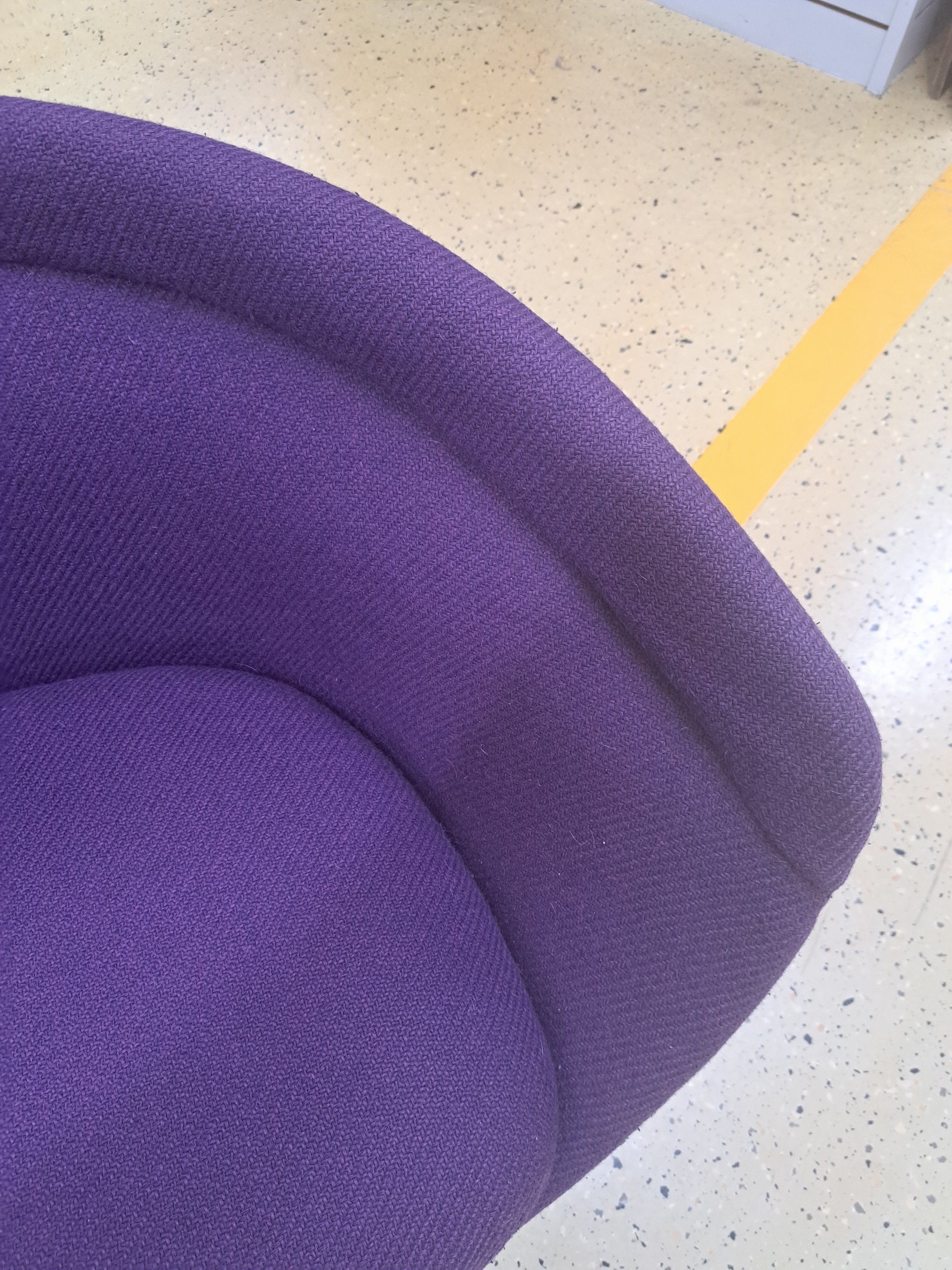 Detail j: Paar Armlehnstühle, Entw. Warren Platner (1919-2006), Ausführung wohl Knoll International, nach 1966, vernickelte Stahlrohr-Konstruktion, ...