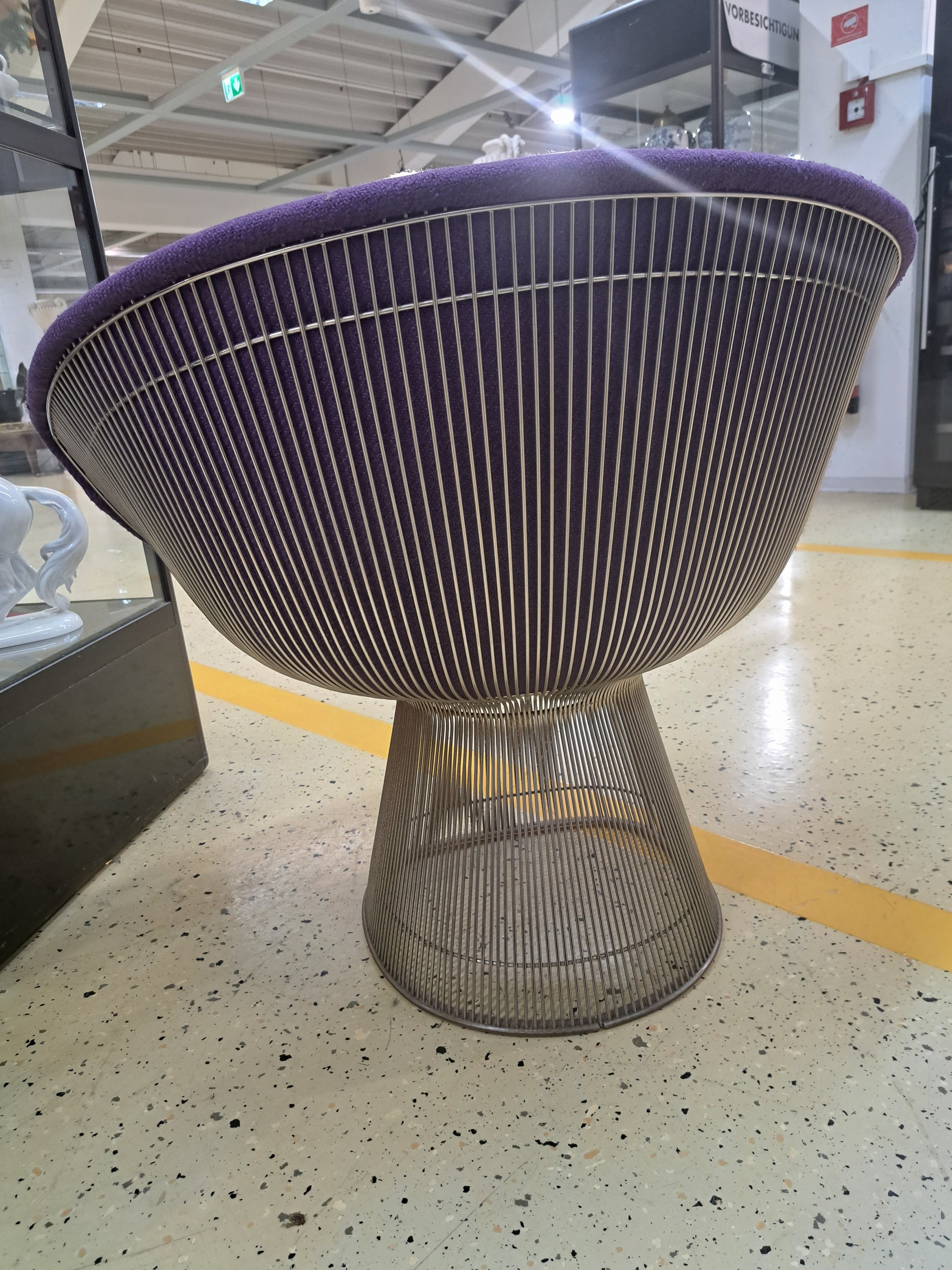 Detail n: Paar Armlehnstühle, Entw. Warren Platner (1919-2006), Ausführung wohl Knoll International, nach 1966, vernickelte Stahlrohr-Konstruktion, ...
