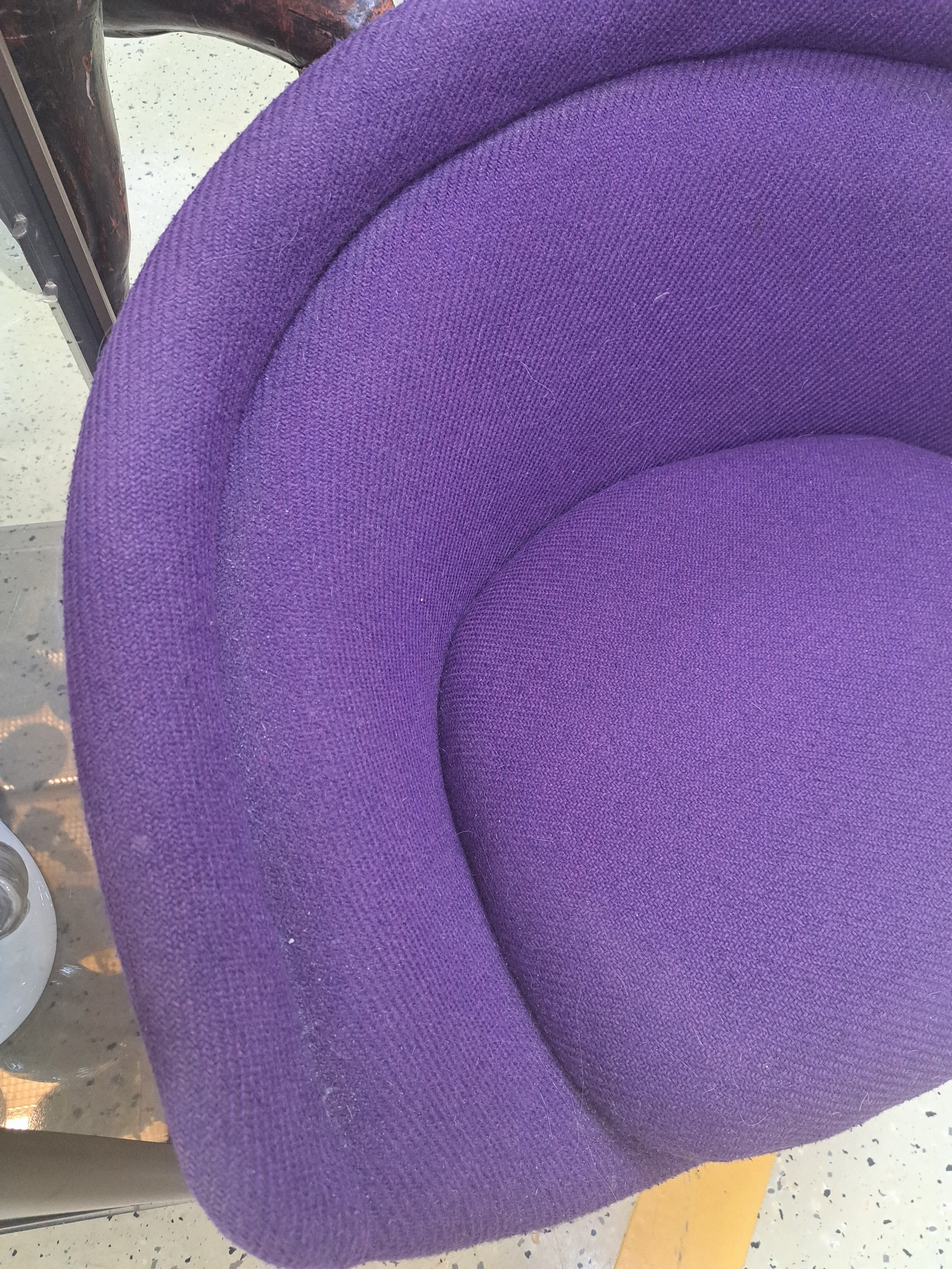 Detail a: Paar Armlehnstühle, Entw. Warren Platner (1919-2006), Ausführung wohl Knoll International, nach 1966, vernickelte Stahlrohr-Konstruktion, ...