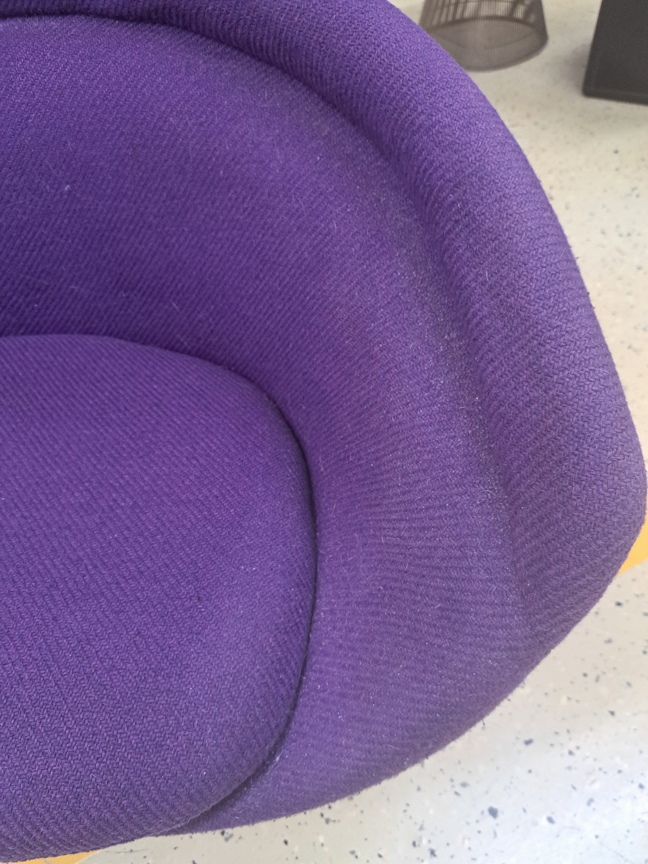 Detail b: Paar Armlehnstühle, Entw. Warren Platner (1919-2006), Ausführung wohl Knoll International, nach 1966, vernickelte Stahlrohr-Konstruktion, ...