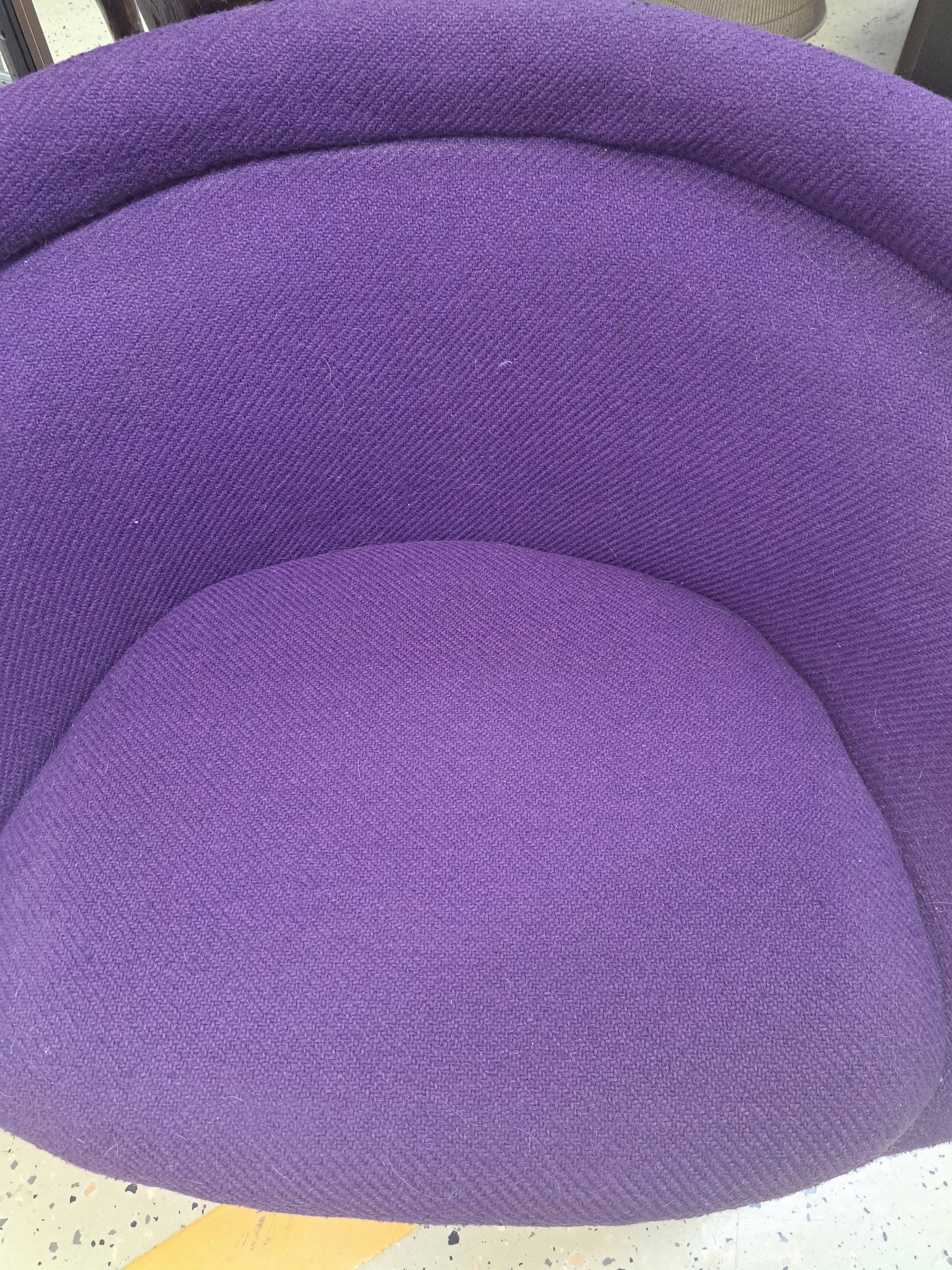 Detail c: Paar Armlehnstühle, Entw. Warren Platner (1919-2006), Ausführung wohl Knoll International, nach 1966, vernickelte Stahlrohr-Konstruktion, ...