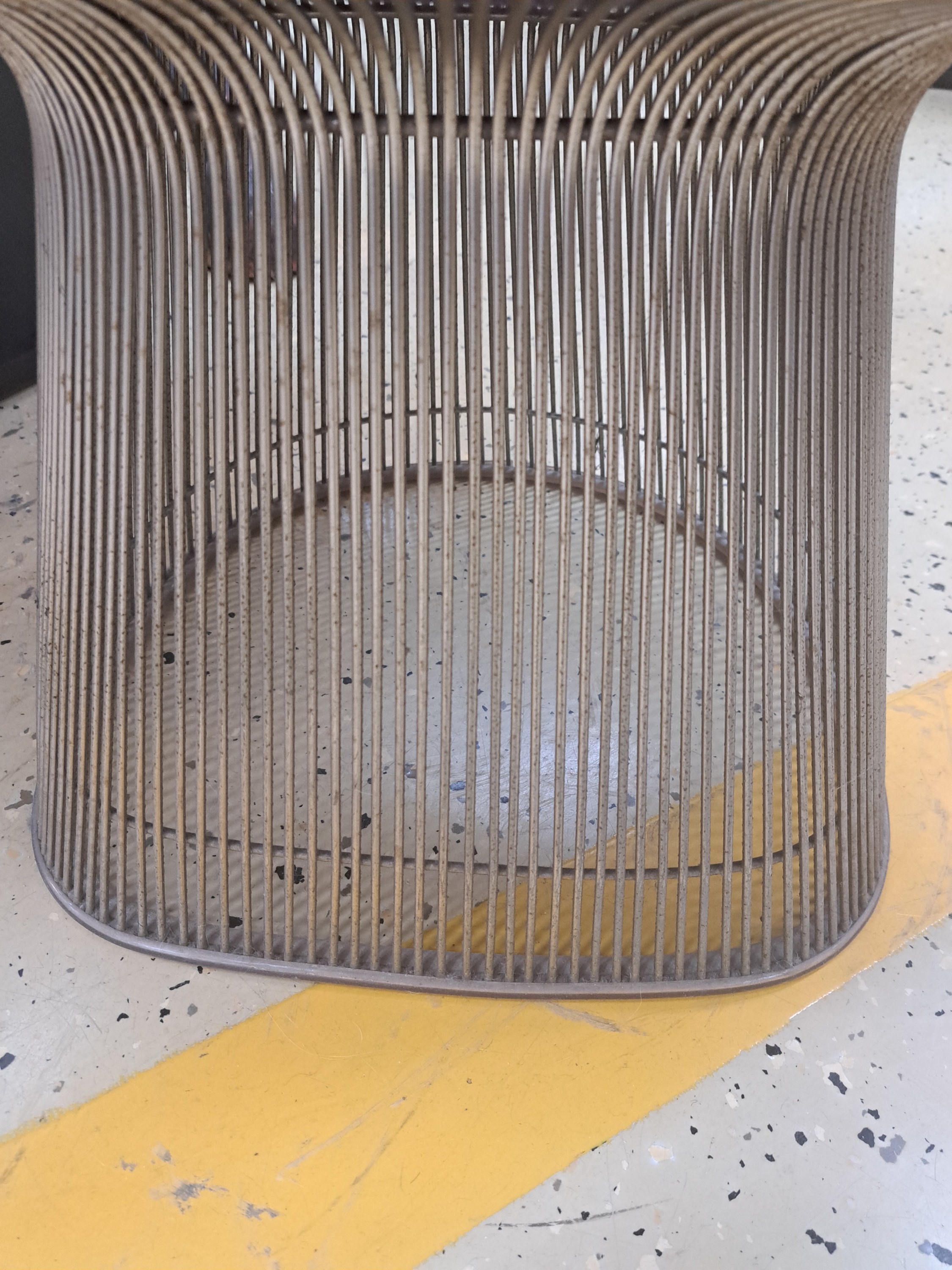 Detail d: Paar Armlehnstühle, Entw. Warren Platner (1919-2006), Ausführung wohl Knoll International, nach 1966, vernickelte Stahlrohr-Konstruktion, ...