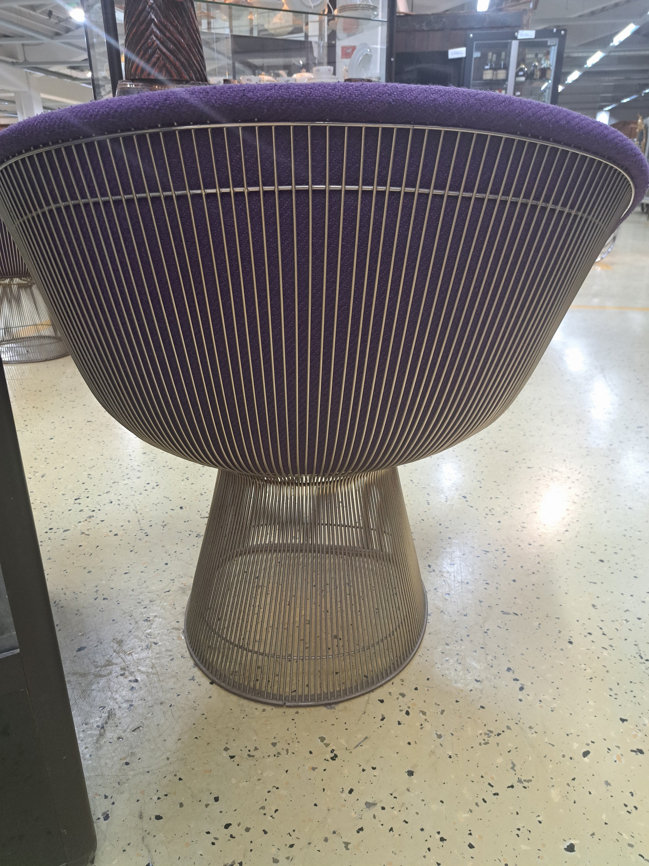 Detail j: Paar Armlehnstühle, Entw. Warren Platner (1919-2006), Ausführung wohl Knoll International, nach 1966, vernickelte Stahlrohr-Konstruktion, ...