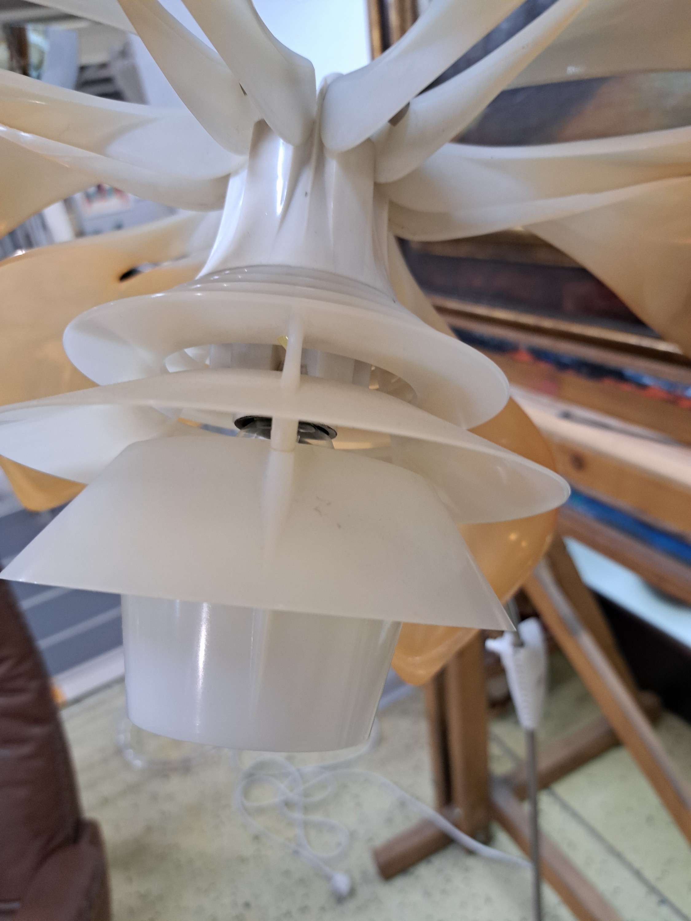 Detail f: Stehleuchte "Ssymmank" Model no. sy1, Entw. Günter Ssymmank (1919-2009), Ausführung wohl Mawa Design, Langerwisch, spiralförmiger Fuß ...