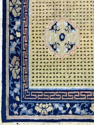 27006033b - Früher Ning-Hsia, China, 18.Jhd, Wolle auf Baumwolle, ca. 409 x 181 cm, EHZ: 2, ...