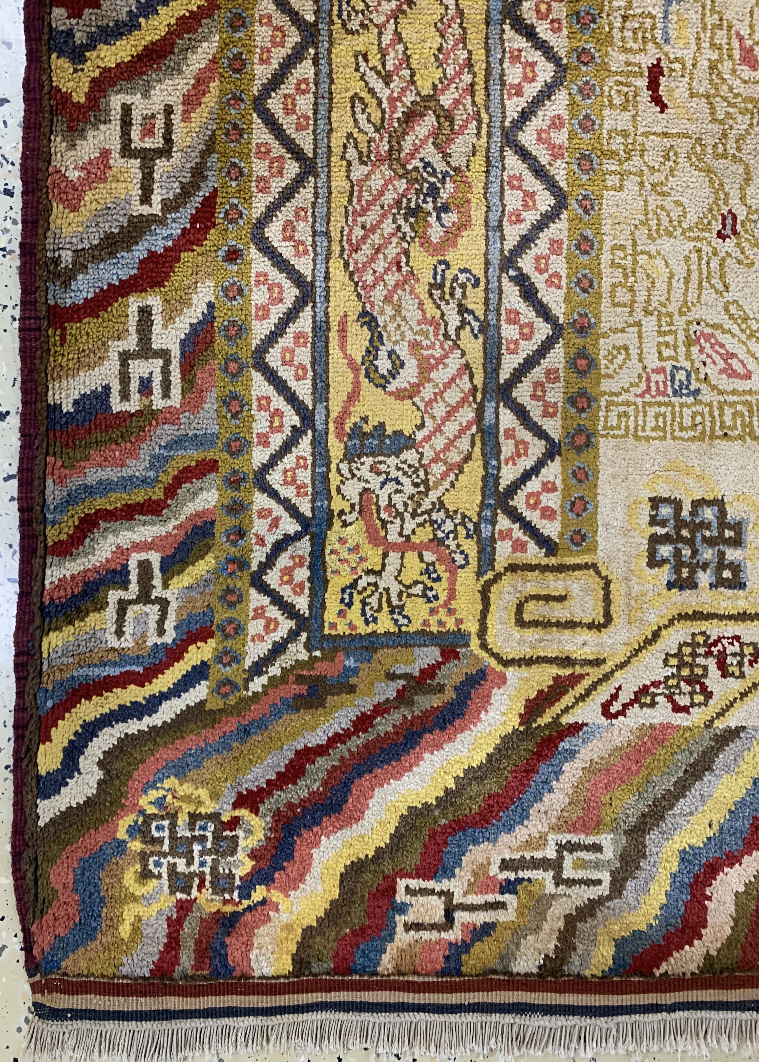 Detail b: Seltener Seiden Khotan antik, Ost Turkestan, um 1900, Naturseide auf Baumwolle, ca. 245 x 150 cm, EHZ: 1-2, Buddah in Meditationshaltung