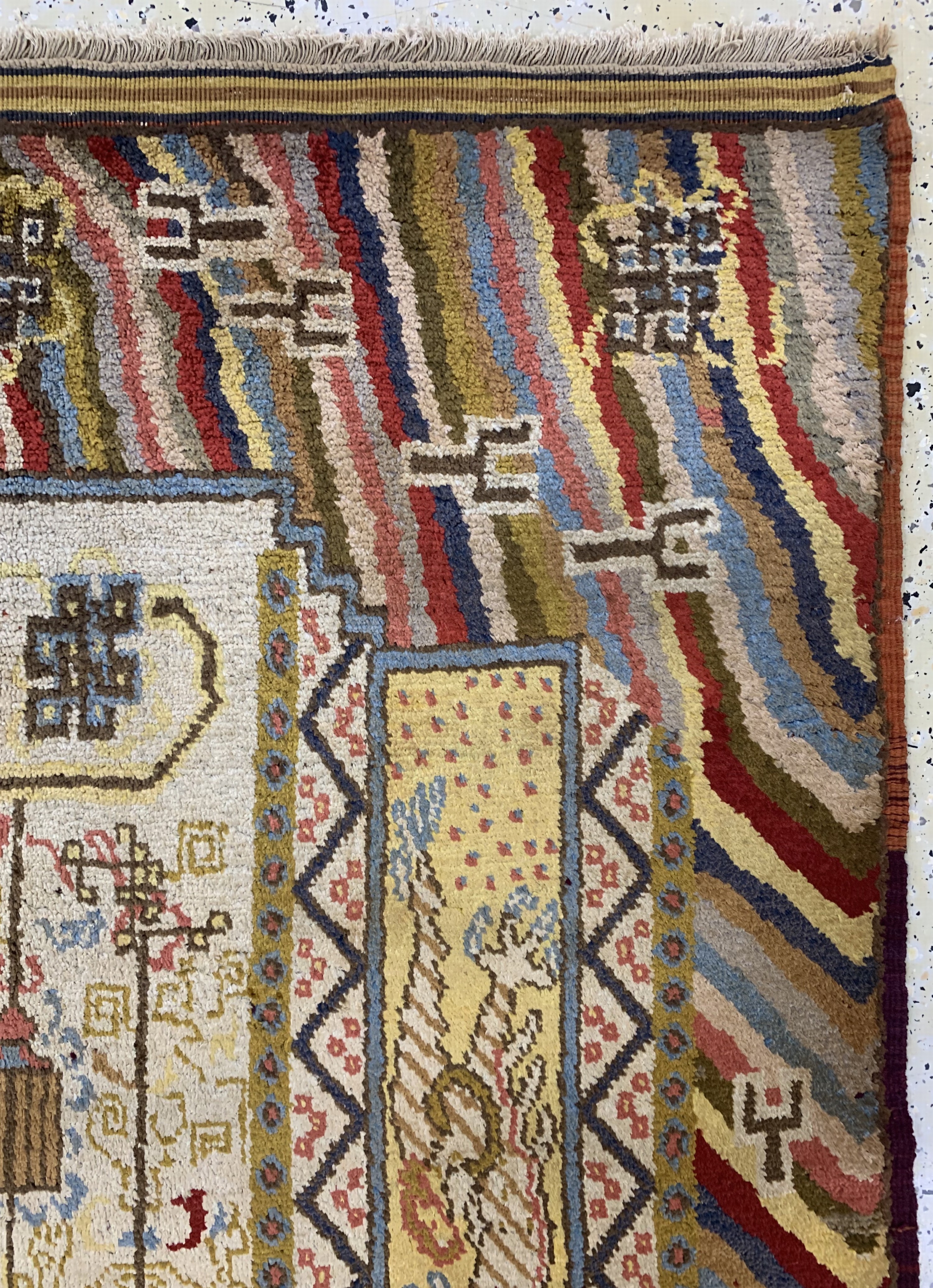 Detail f: Seltener Seiden Khotan antik, Ost Turkestan, um 1900, Naturseide auf Baumwolle, ca. 245 x 150 cm, EHZ: 1-2, Buddah in Meditationshaltung