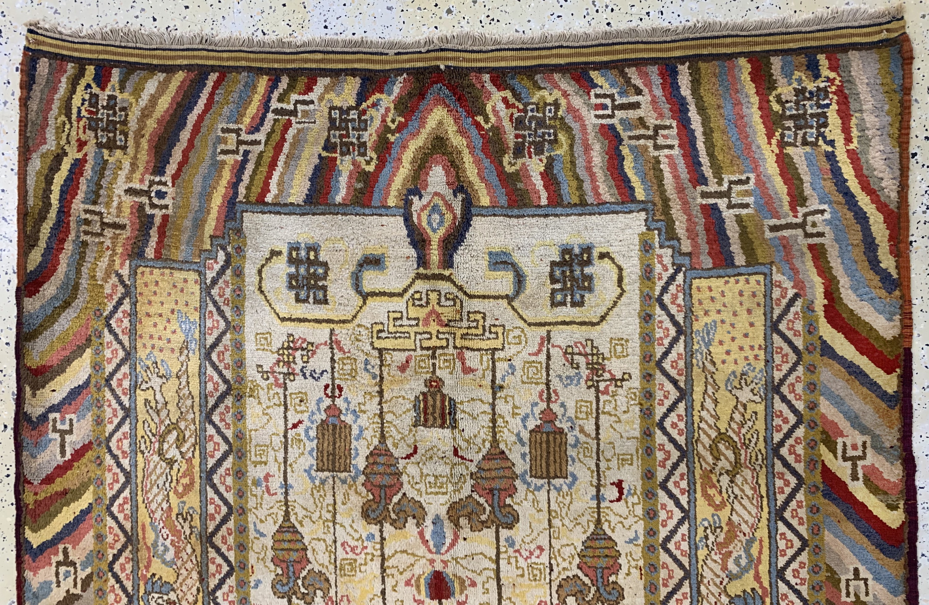 Detail g: Seltener Seiden Khotan antik, Ost Turkestan, um 1900, Naturseide auf Baumwolle, ca. 245 x 150 cm, EHZ: 1-2, Buddah in Meditationshaltung