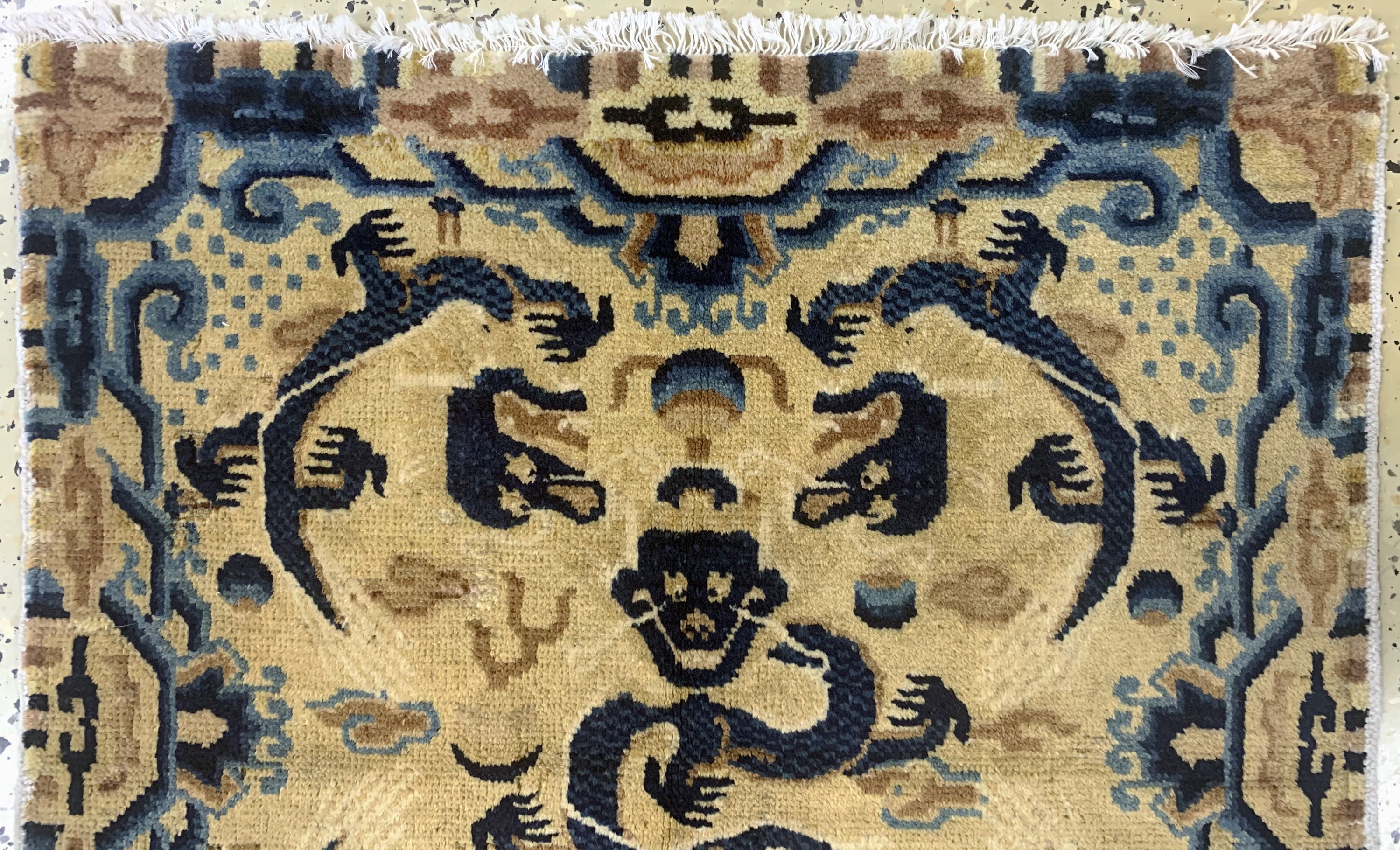 Detail a: Ning-Hsia"Thronsitzteppich", antik, China, 19.Jhd, Wolle auf Baumwolle, ca. 72 x 71 cm, EHZ: 2, (minimal restauriert)