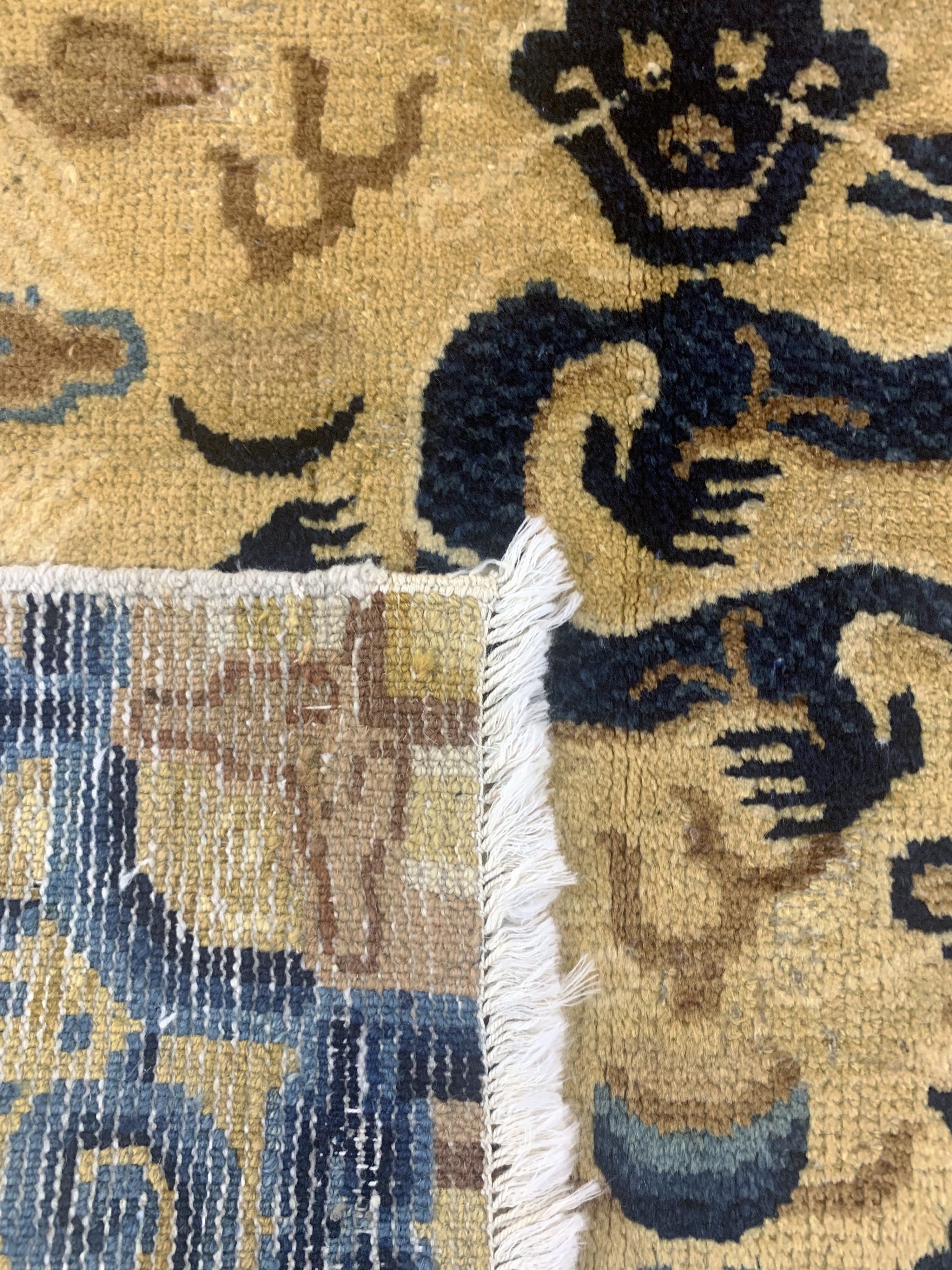 Detail d: Ning-Hsia"Thronsitzteppich", antik, China, 19.Jhd, Wolle auf Baumwolle, ca. 72 x 71 cm, EHZ: 2, (minimal restauriert)