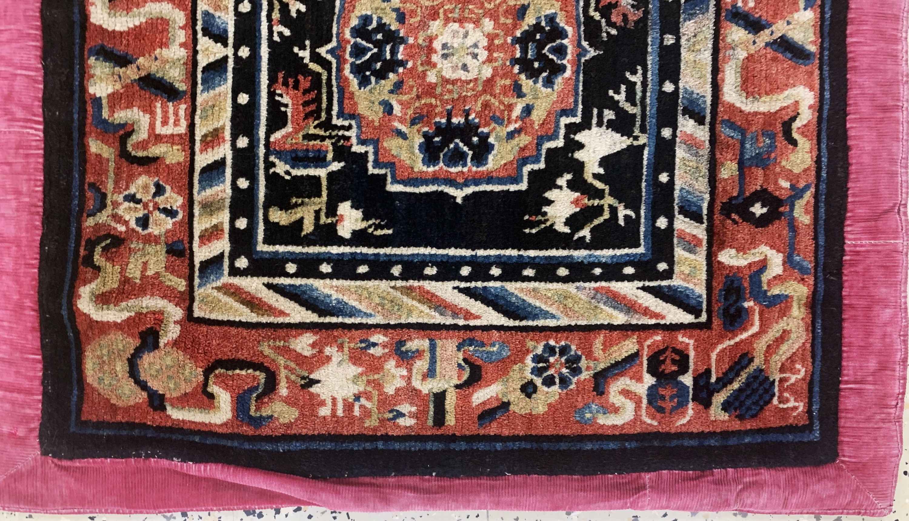 Detail b: Ning-Hsia"Sitzbankmatte", antik, China, 19.Jhd, Wolle auf Baumwolle, ca. 75 x 78 cm, EHZ: 2