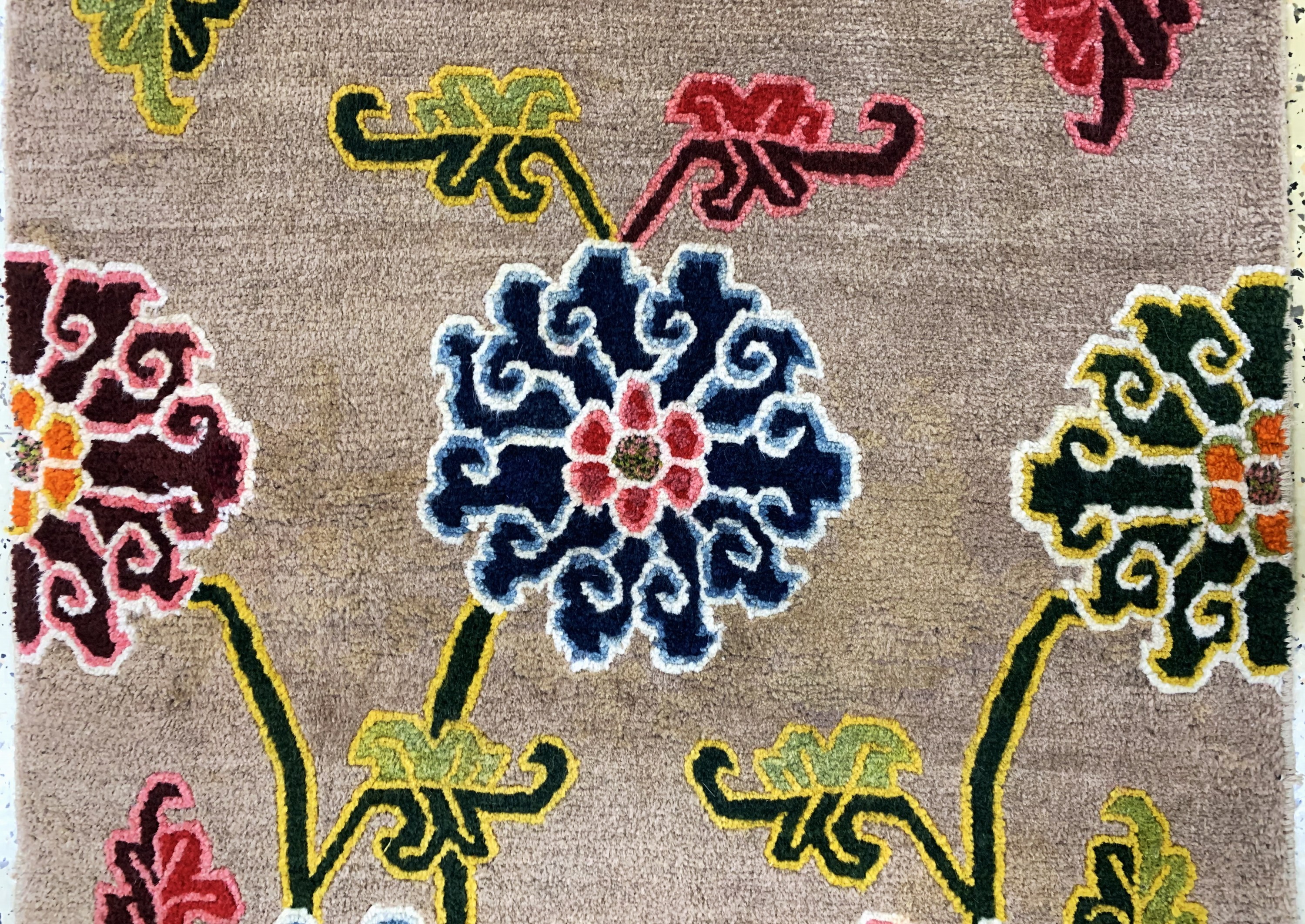 Detail b: Schigatse"Khaden"alt, Tibet, um 1920-1930, Wolle auf Baumwolle, ca. 165 x 85 cm, EHZ: 2