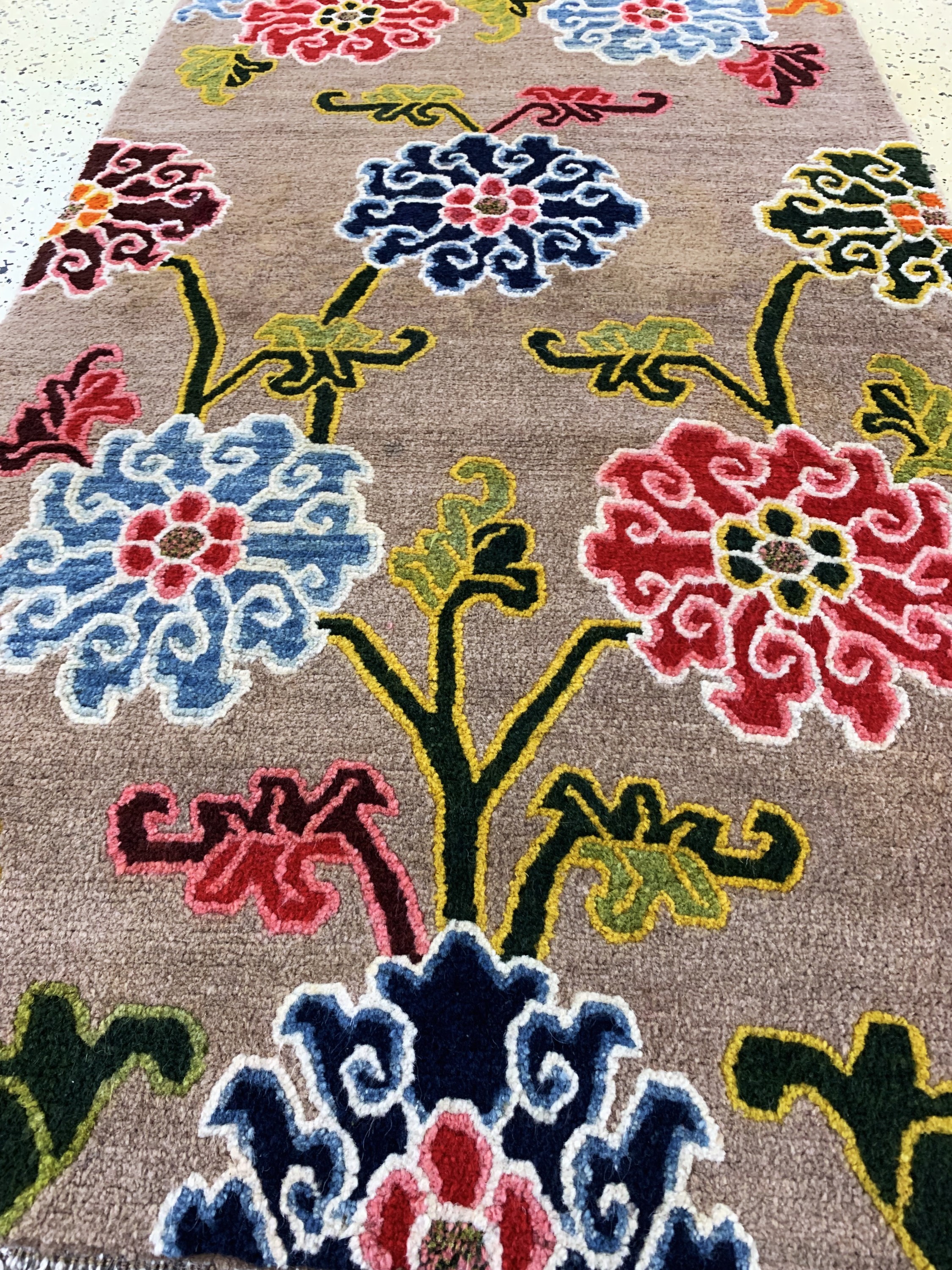 Detail d: Schigatse"Khaden"alt, Tibet, um 1920-1930, Wolle auf Baumwolle, ca. 165 x 85 cm, EHZ: 2