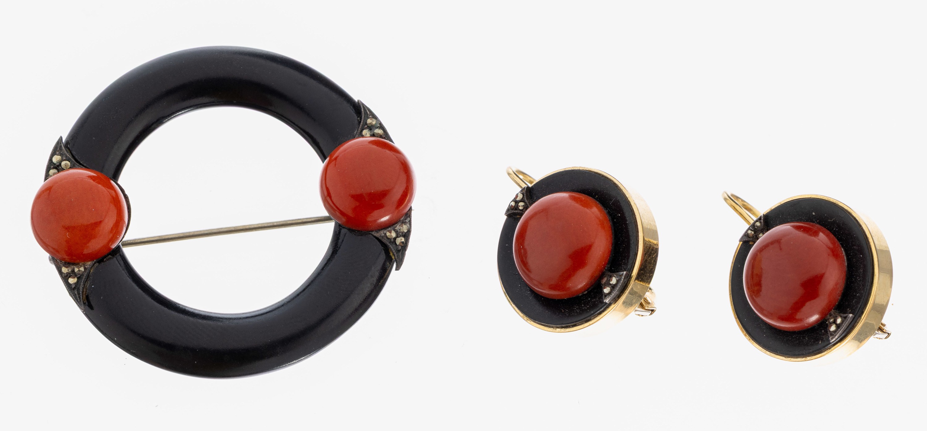 Image 27006144 - Paar 18 kt Gold Korallen-Onyx-Ohrhänger, GG750/000, Art Deco Stil, runde Korallen- ...