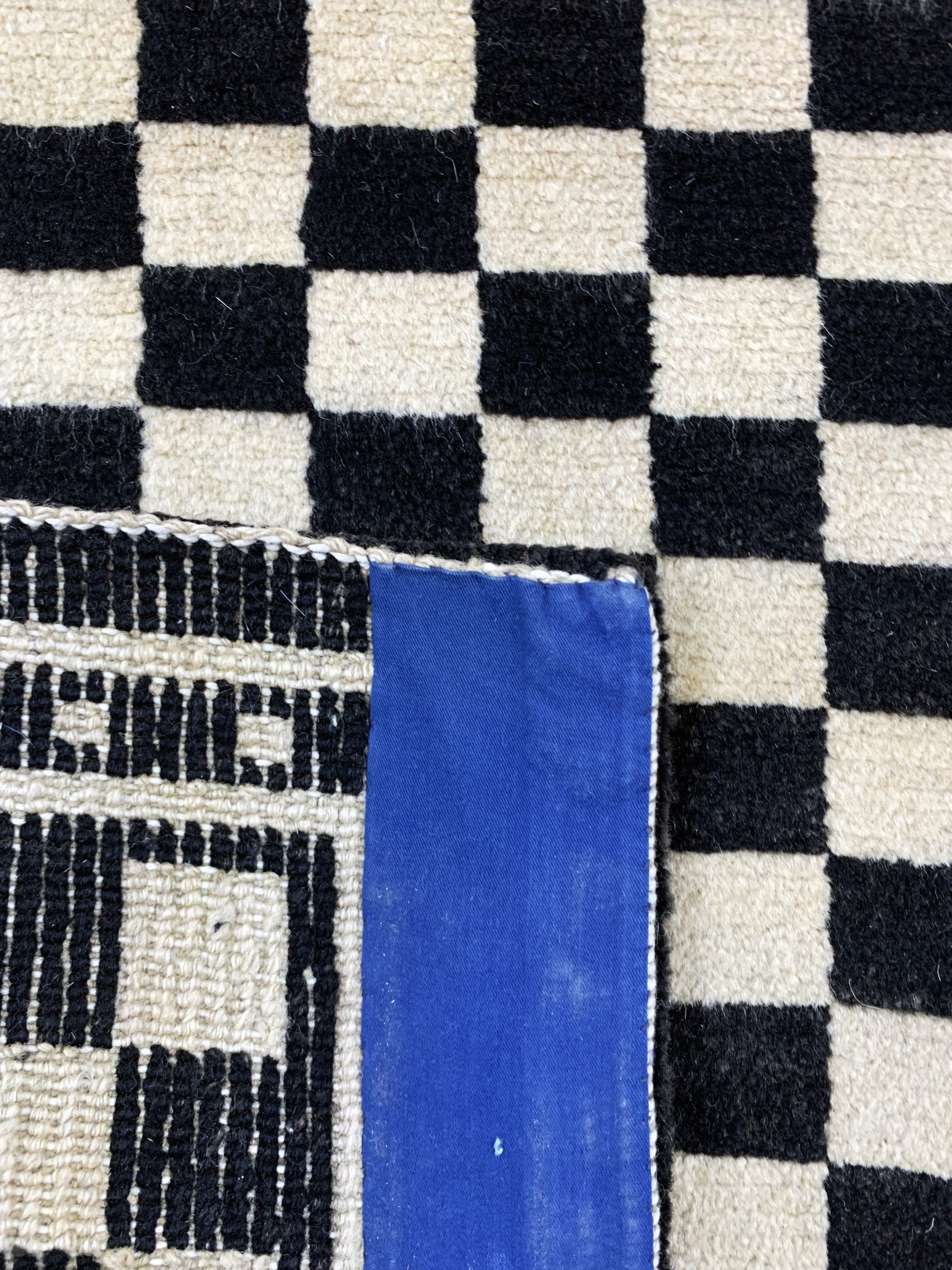 Detail e: Tibet"Schachbrett"Motiv, um 1920-1930, Wolle auf Baumwolle, ca. 293 x 86 cm, EHZ: 1-2