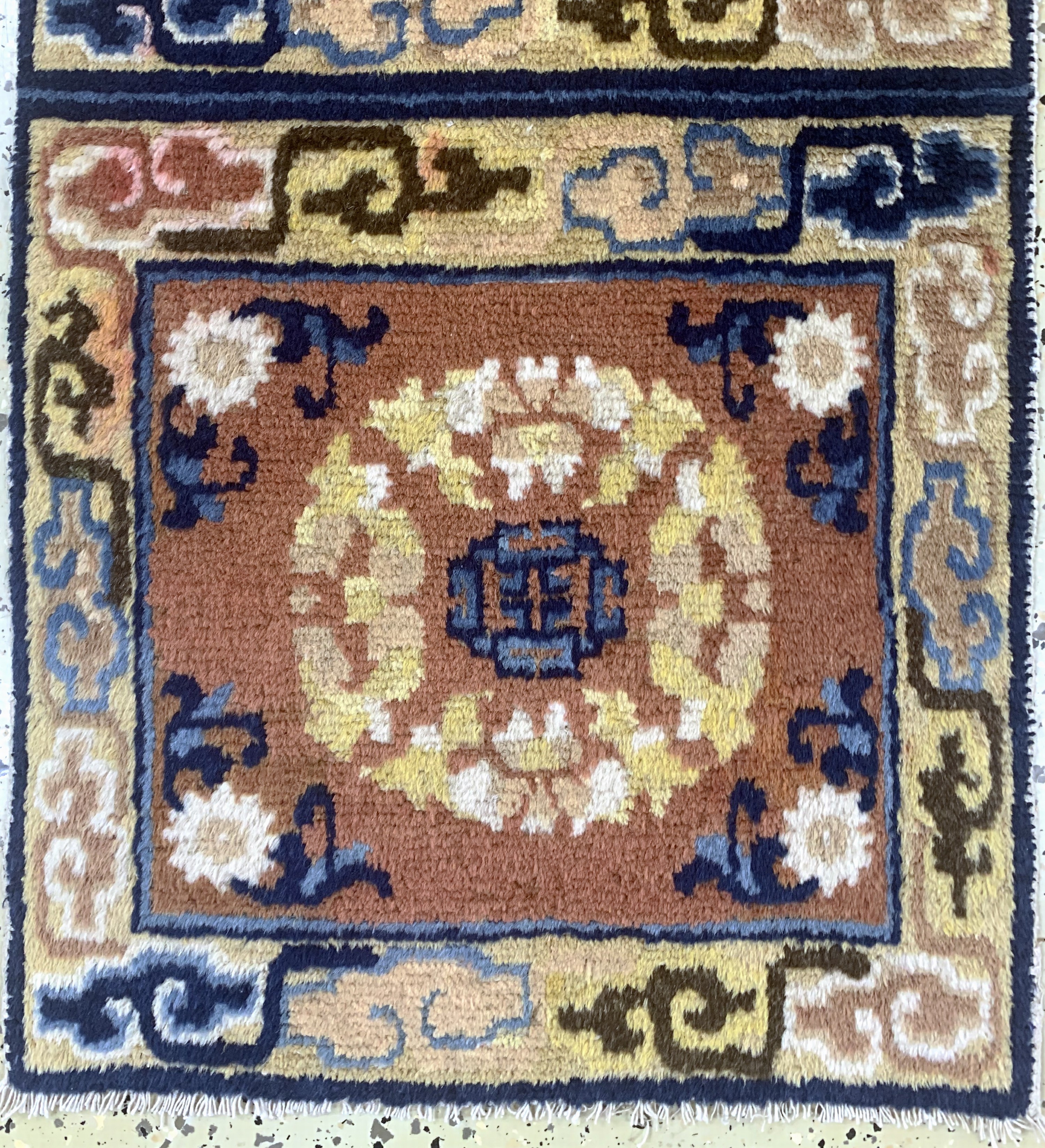 Detail c: Ning-Hsia"Sitzbankteppich", China, um 1920-1930, Wolle auf Baumwolle, ca. 170 x 60 cm, EHZ: 2