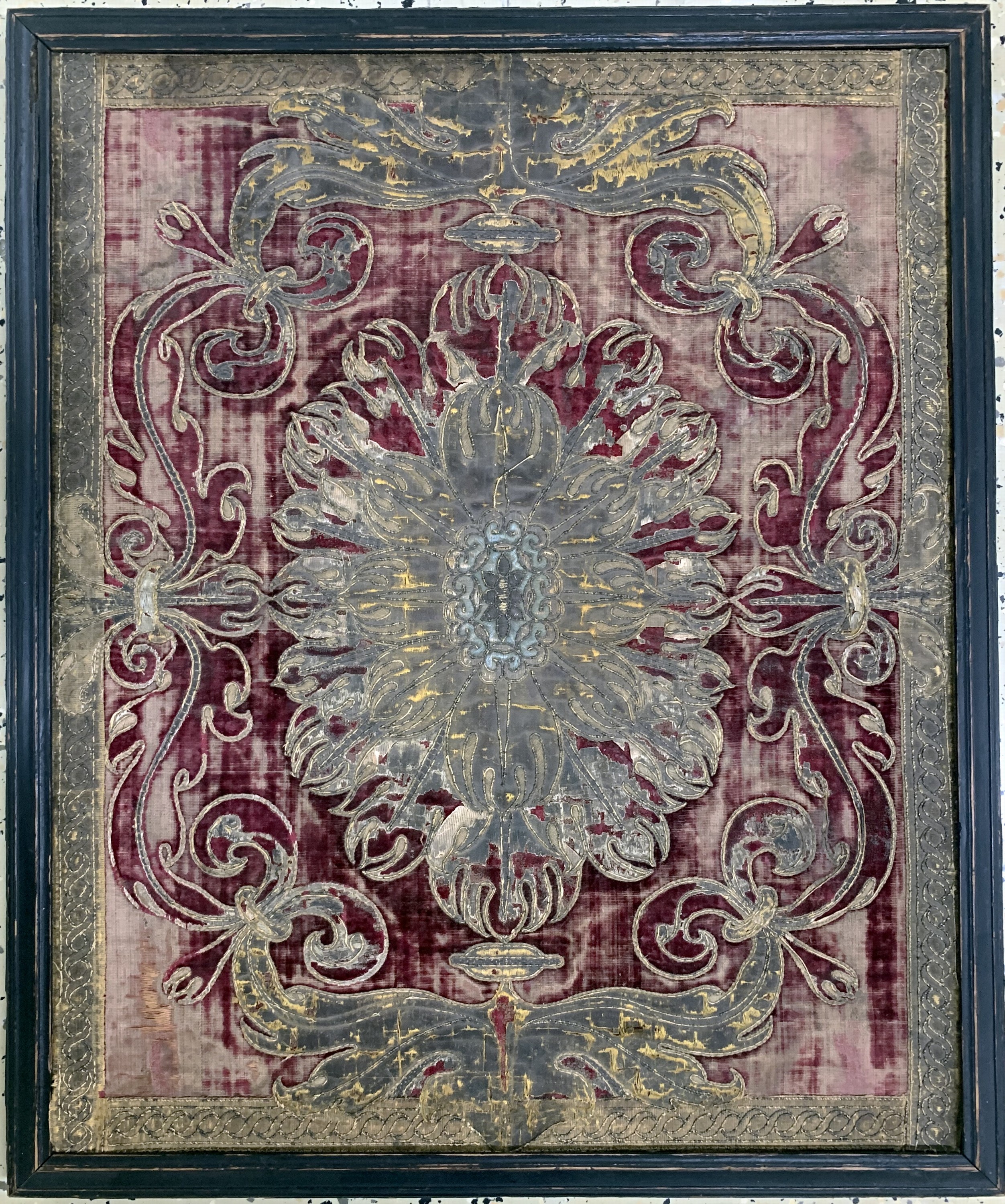 Image 27006175 - ´Metallstickerei´antik, Italien, 19.Jhd, Metallstickerei auf Samt, ca. 75 x 62 ...