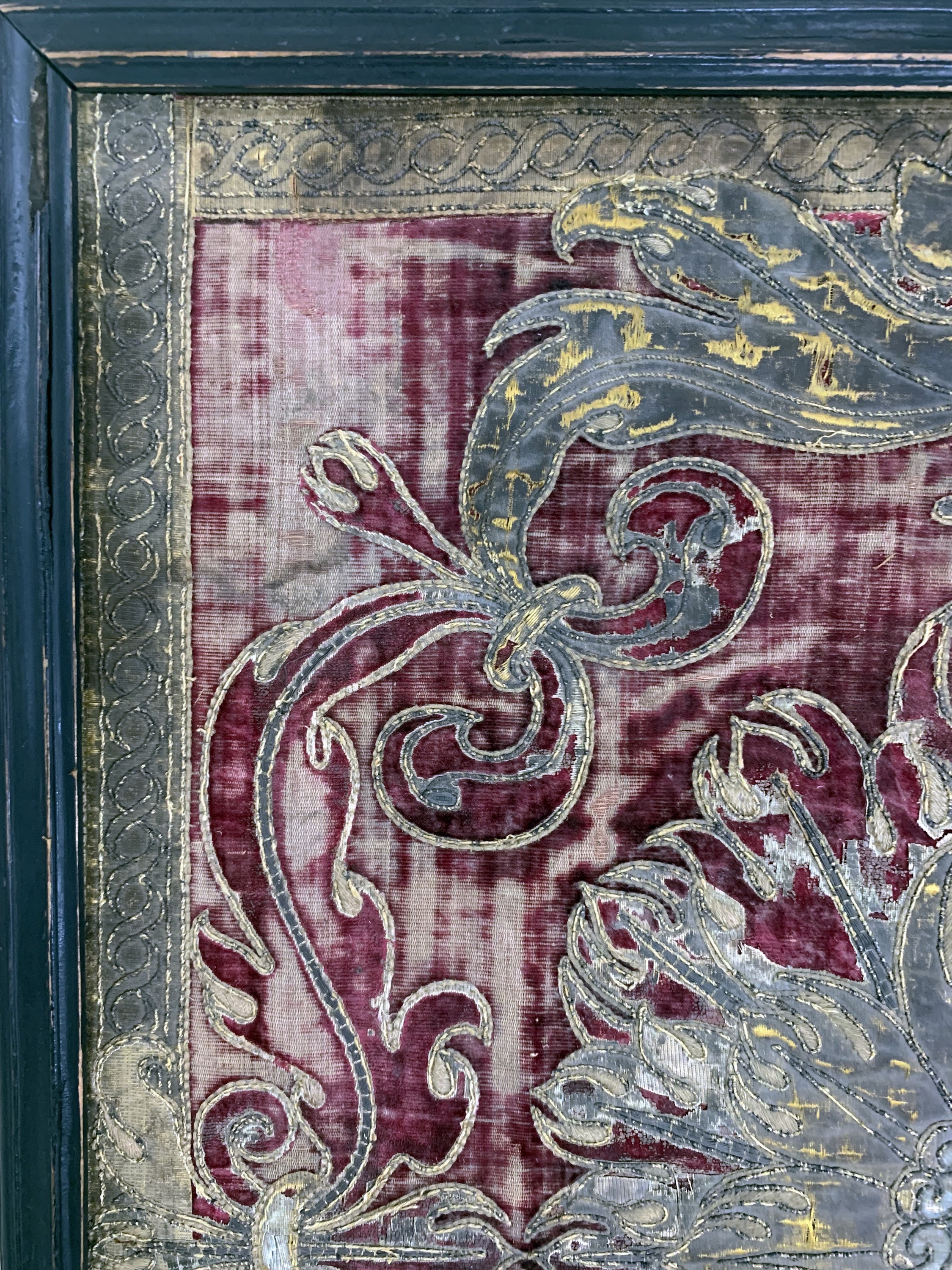 Detail d: "Metallstickerei"antik, Italien, 19.Jhd, Metallstickerei auf Samt, ca. 75 x 62 cm(gerahmt), EHZ: 3