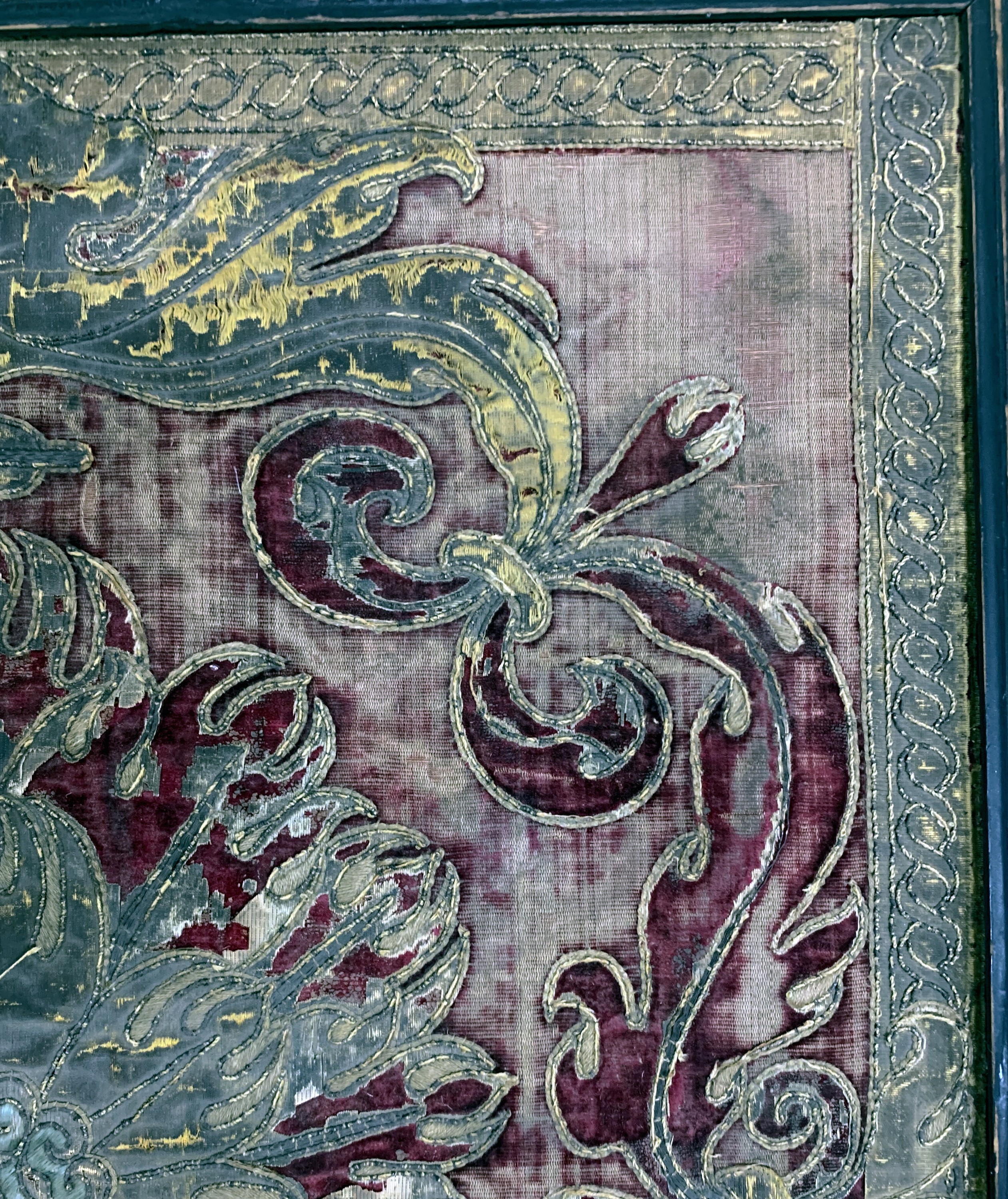 Detail e: "Metallstickerei"antik, Italien, 19.Jhd, Metallstickerei auf Samt, ca. 75 x 62 cm(gerahmt), EHZ: 3