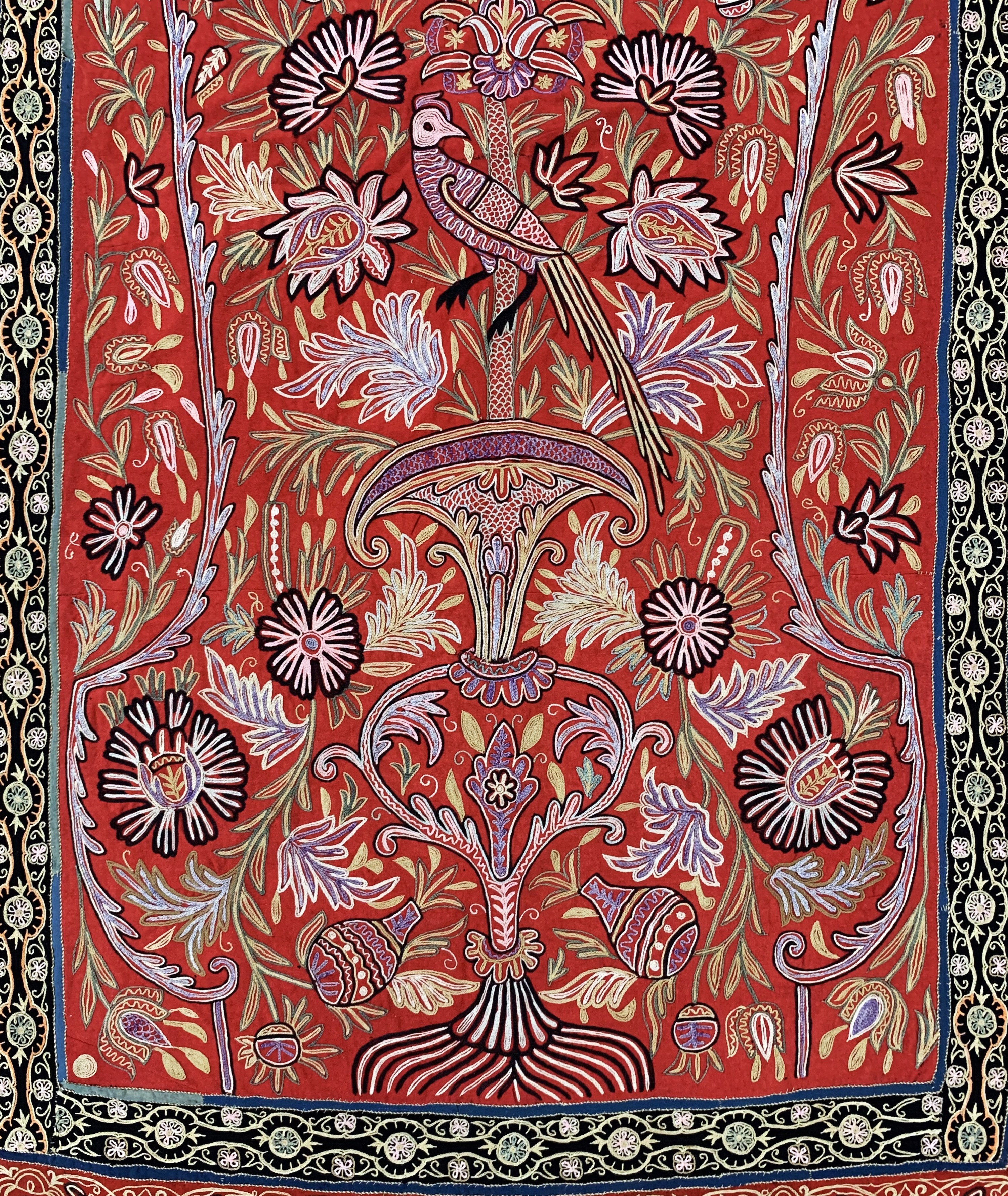 Detail d: "Rasht-Susani"antik, Persien, um 1900, Seide-Baumwollstickerei, ca. 230 x 145 cm, EHZ: 2, (kleine Löcher)