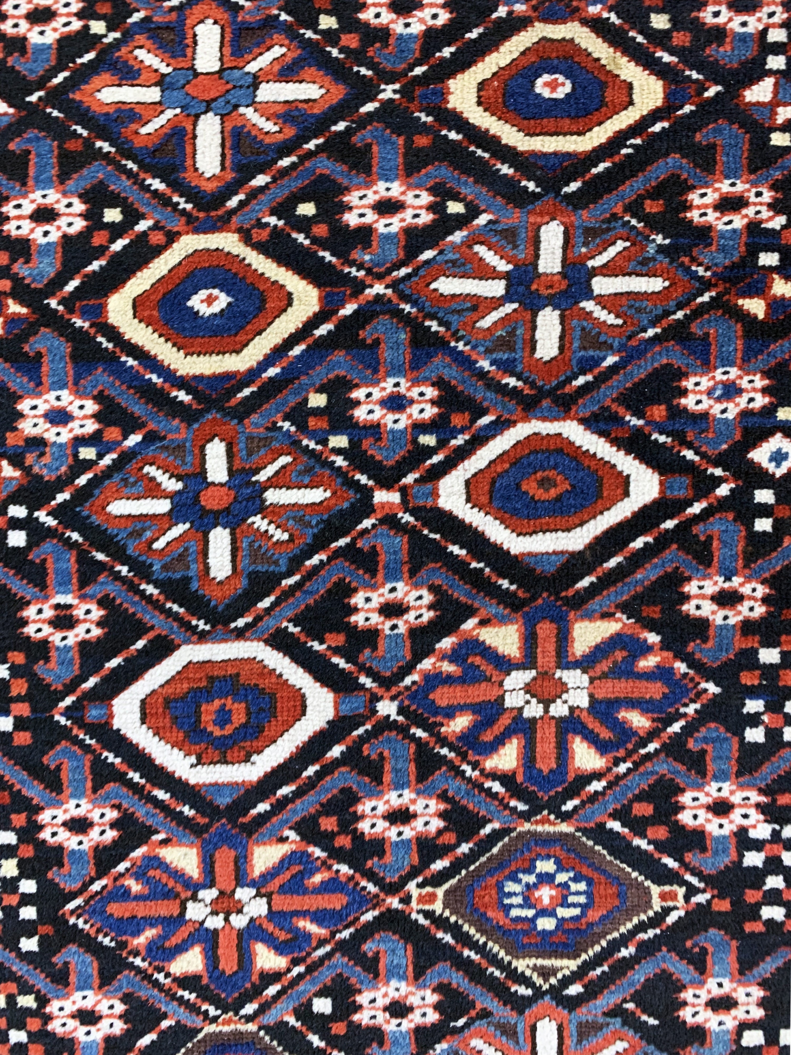 Detail d: Antiker Kazak, Kaukasus, 19.Jhd, Wolle auf Wolle, ca. 255 x 122 cm, EHZ: 2-3, (Trittfalte)