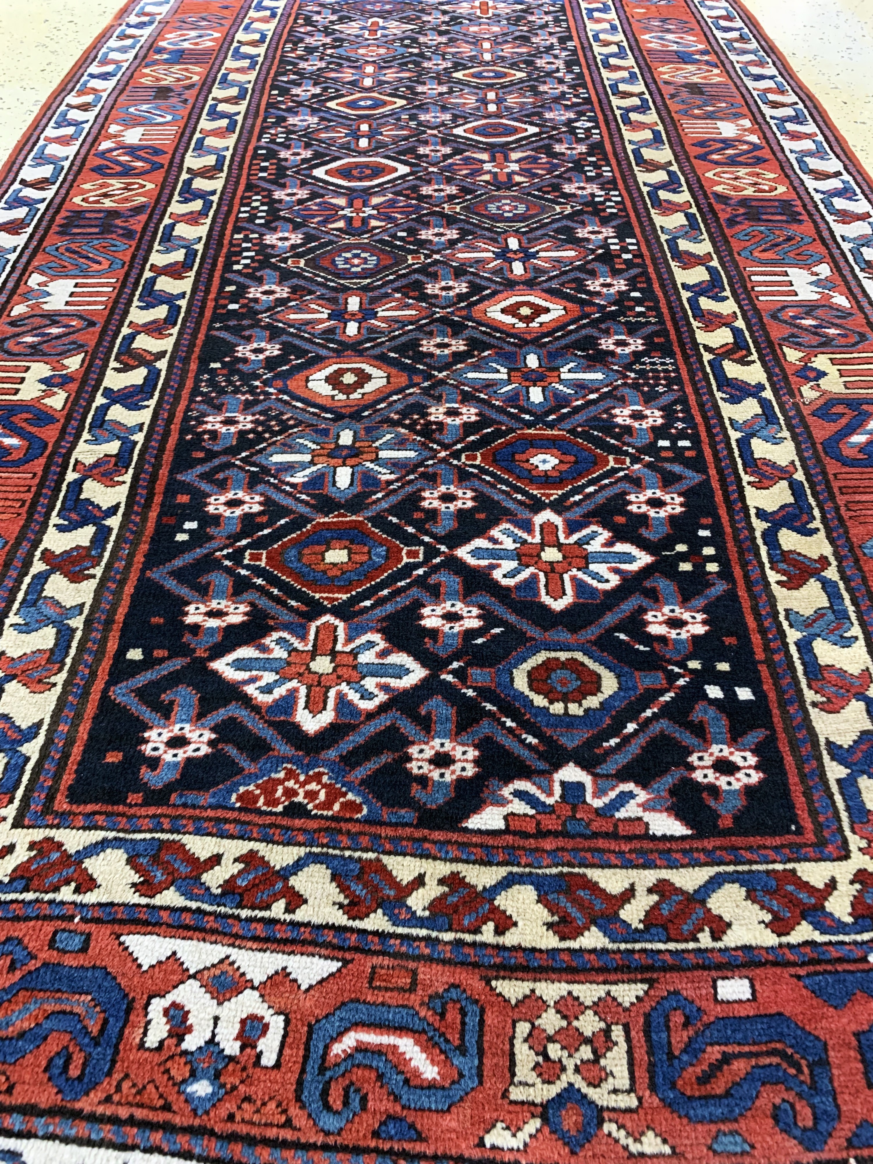 Detail e: Antiker Kazak, Kaukasus, 19.Jhd, Wolle auf Wolle, ca. 255 x 122 cm, EHZ: 2-3, (Trittfalte)