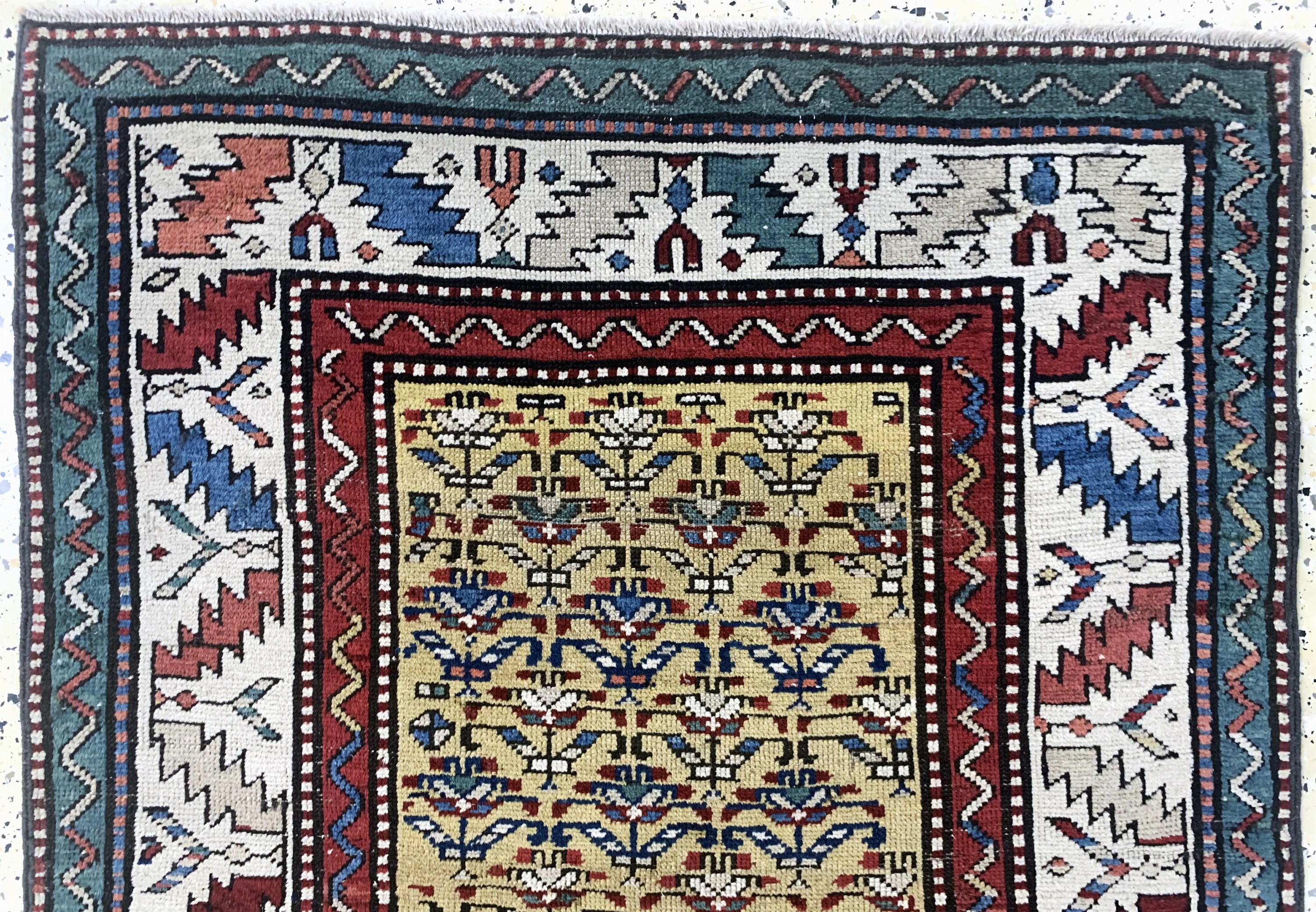 Detail a: Antiker Kazak, Kaukasus, 19.Jhd, Wolle auf Wolle, ca. 234 x 97 cm, EHZ:(gleichmäßig dünn), restauriert