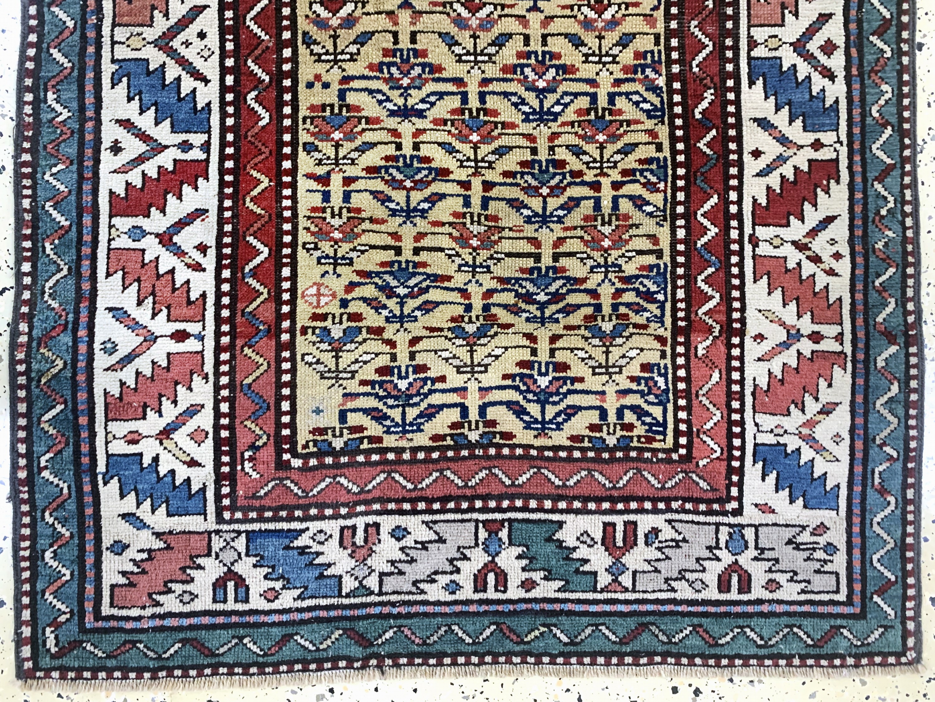 Detail c: Antiker Kazak, Kaukasus, 19.Jhd, Wolle auf Wolle, ca. 234 x 97 cm, EHZ:(gleichmäßig dünn), restauriert