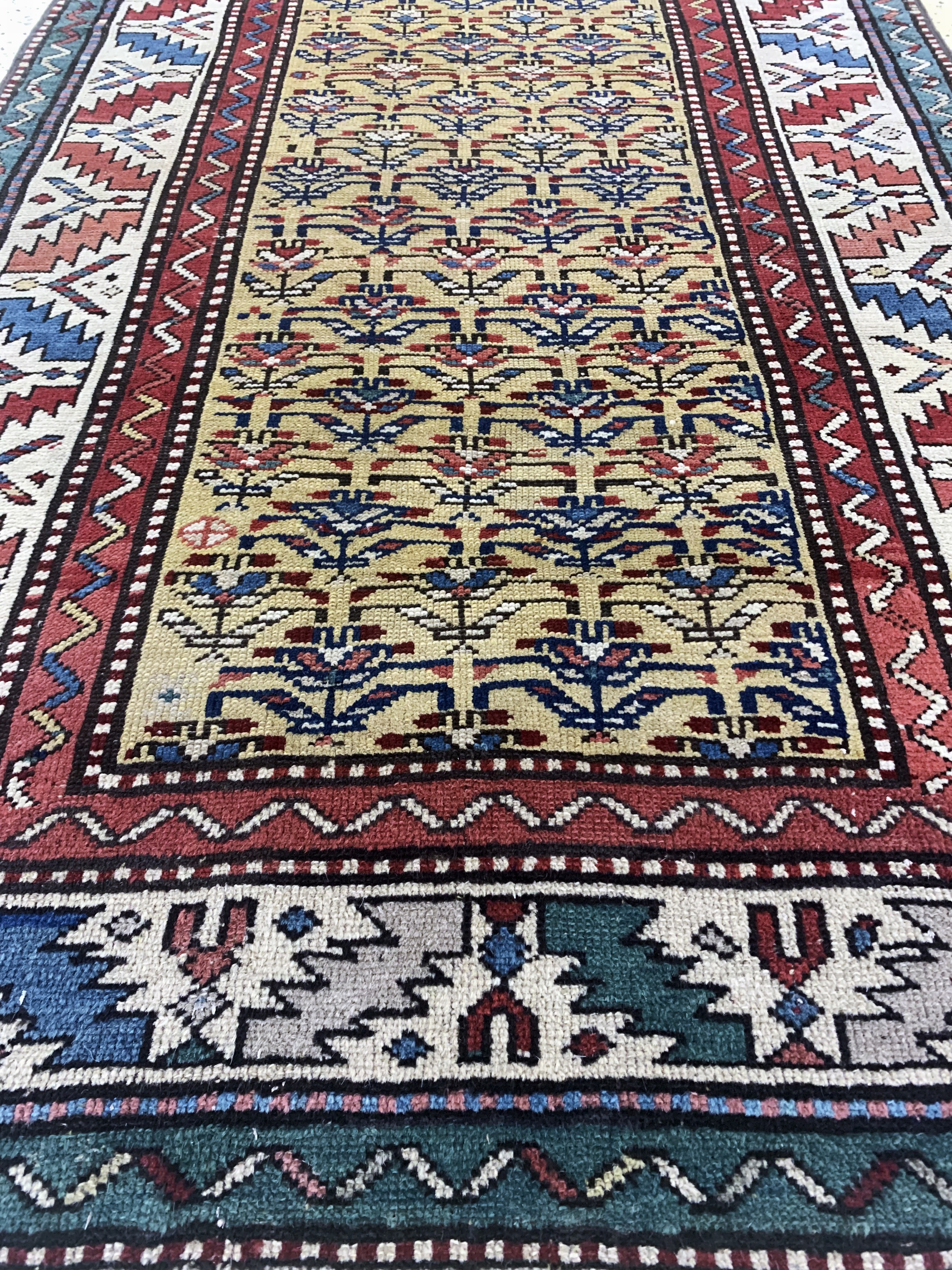 Detail e: Antiker Kazak, Kaukasus, 19.Jhd, Wolle auf Wolle, ca. 234 x 97 cm, EHZ:(gleichmäßig dünn), restauriert