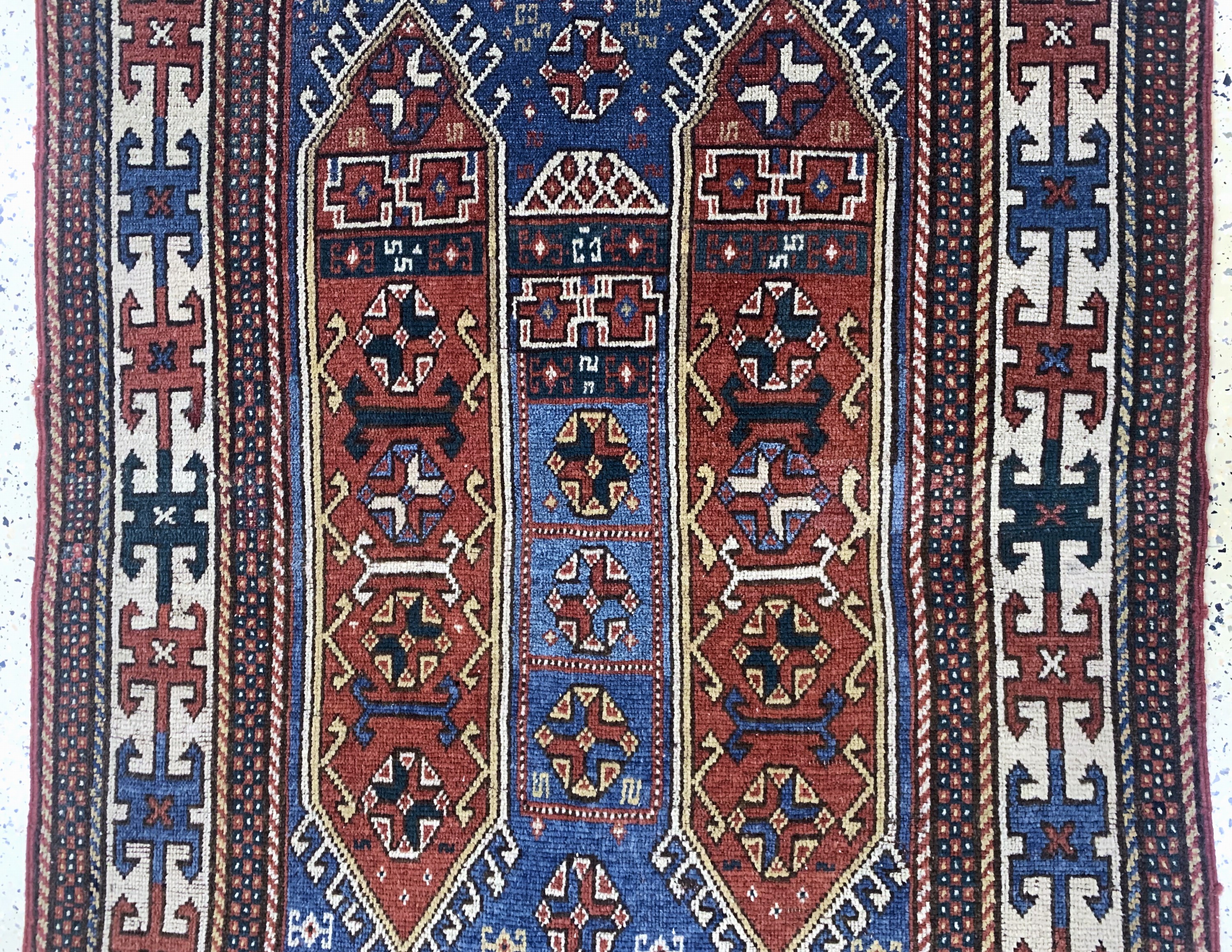 Detail b: Antiker Kazak, Kaukasus, 19.Jhd, Wolle auf Wolle, ca. 220 x 120 cm, EHZ:(gleichmäßig dünn), restauriert