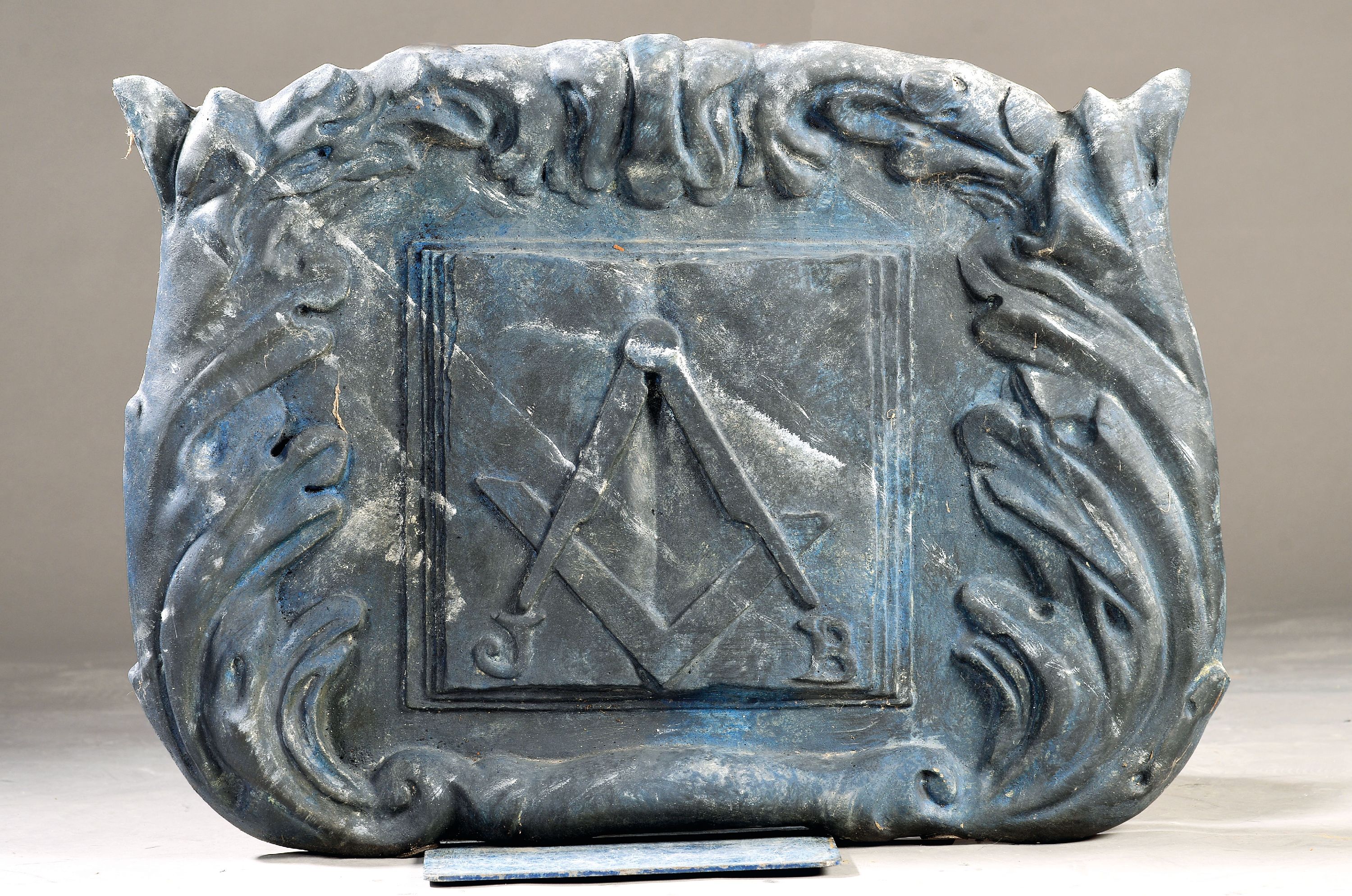 Image 27006185 - Großes Wandrelief mit dem Wappen der Freimaurer, 20.Jh., keramischer Kunstguss, 60x80x5 ...