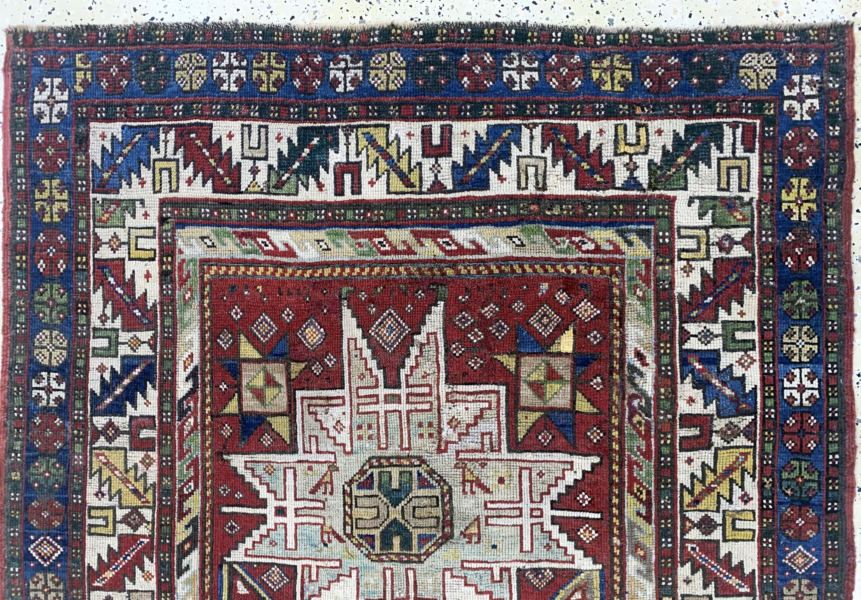 Detail a: Antiker Kazak, Kaukasus, 19.Jhd, Wolle auf Wolle, ca. 205 x 124 cm, EHZ:(gleichmäßig dünn), restauriert