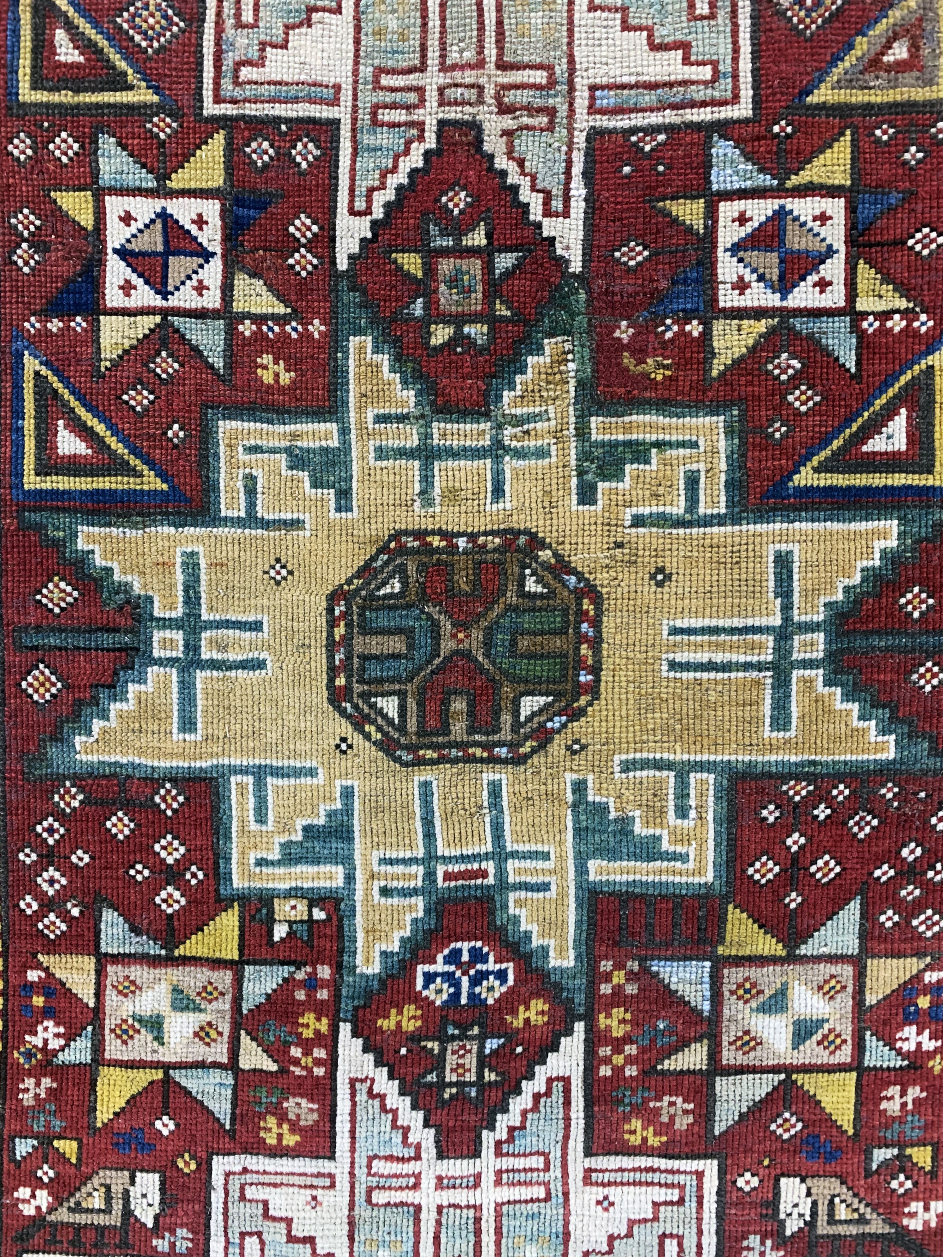 Detail d: Antiker Kazak, Kaukasus, 19.Jhd, Wolle auf Wolle, ca. 205 x 124 cm, EHZ:(gleichmäßig dünn), restauriert