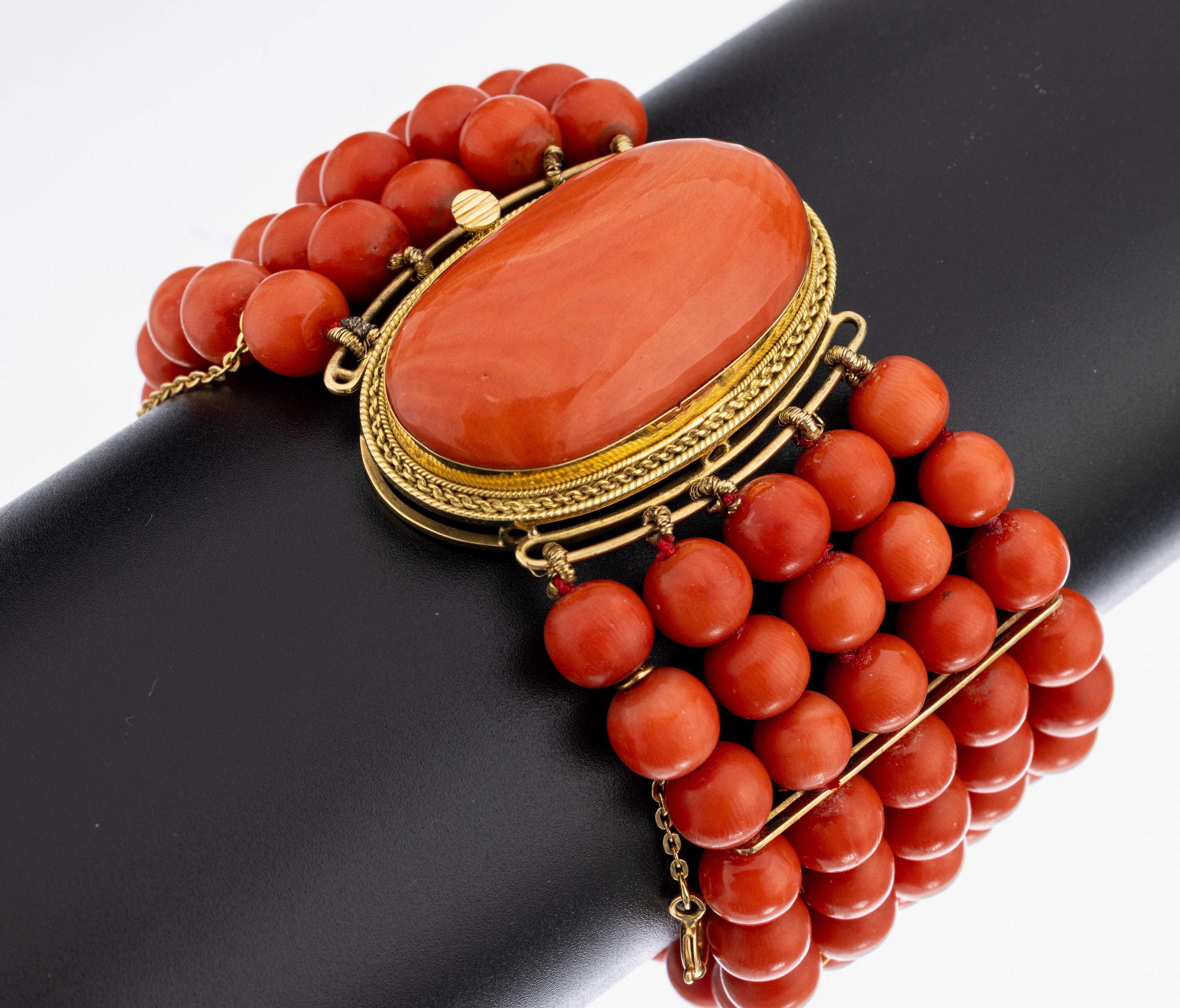 Image 27006187 - Korallen-Armband mit 18 kt Gold Schließe, GG 750/000, 5-rhg. Korallen-Kugeln, D. ca. ...