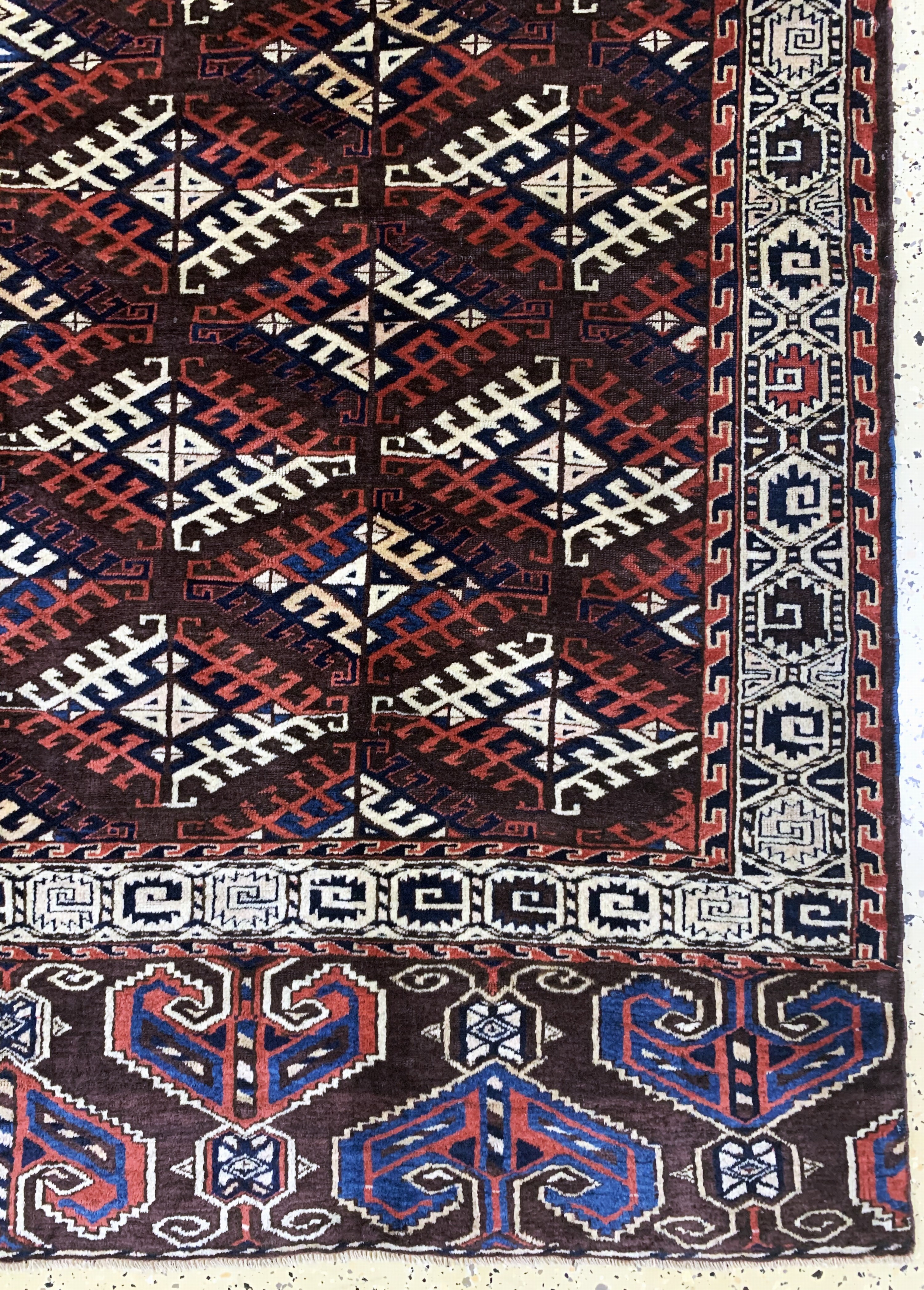Detail a: Yomud"Hauptteppich"antik, Turkmenistan, 19.Jhd, Wolle auf Wolle, ca. 330 x 202 cm, EHZ: 2-3