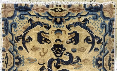 27006128a - Ning-Hsia´Thronsitzteppich´, antik, China, 19.Jhd, Wolle auf Baumwolle, ca. 72 x 71 cm, ...